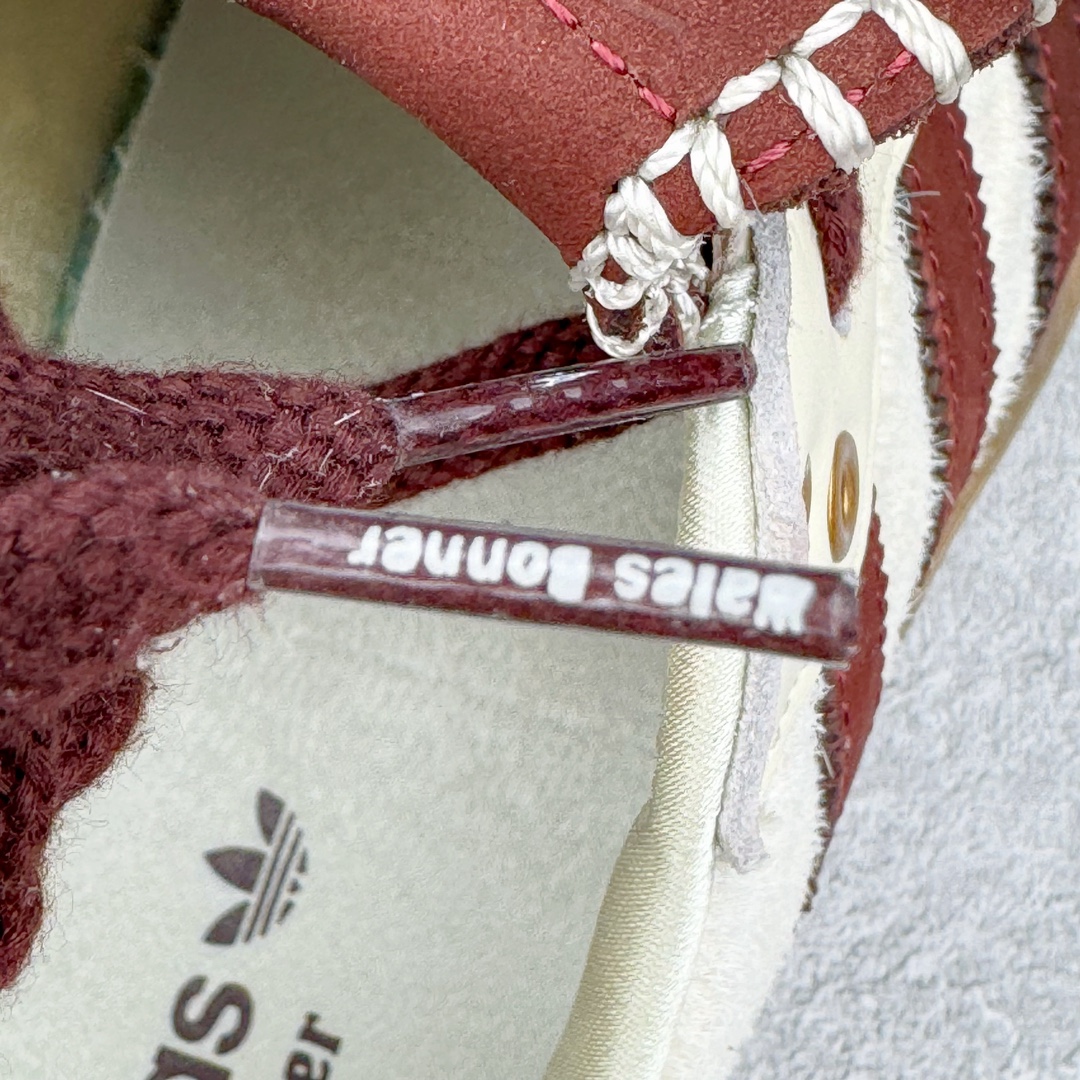 图片[13]-＃S2纯原 Wales Bonner x AD Originals Samba Classic 桑巴舞系列绅士德训足球风百搭低帮休闲运动板鞋 马毛白酒红 IE0586 目前市面最强版本 正确细节皮料 伦敦时装品牌 Wales Bonner 携手Originals 打造 2022 最新春夏联名系列。本次为双方的第四度合作，灵感汲取了设计师 Grace Wales Bonner 对于 70、80 年代 Burkina Faso 音乐、摄影方面的研究，选择 Country 与 Samba 两双经典鞋款进行打造。随着 SAMBA 热风的不断席卷，不少品牌与 adidas Originals 的例行合作款式也逐渐受人关注。目前已经曝光两款全新合作鞋款的 Wales Bonner 如今再度曝光一款全新配色 SAMBA 联名。此次合作款式主打亮银反光配色，丝线编织三道杠以及加长鞋舌设计，想必穿着起来回头率也是不低！尺码：35⅔ 36 36⅔ 37⅓ 38 38⅔ 39⅓ 40 40⅔ 41⅓ 42 42⅔ 43⅓ 44 44⅔ 45-选品中心