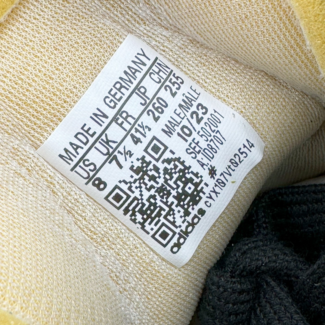 图片[13]-＃S2纯原 JJJJound x AD Originals Samba Classic\\\”Studded Pack Black\\\”桑巴舞系列绅士德训足球风百搭低帮休闲运动板鞋 联名黑白 ID8707 原装头层牛皮加持 正确烫金高频细节 原装纳米超迁皮料 独家私模橡胶大底 原盒原配 正确黑色中底布 过宽过胶 这款桑巴鞋展示了高质量的工艺 带有装饰的超锁缝制和无缝的手感 柔软、柔软的皮革造型和标志性的3条纹完成了精致的外观 正规合身鞋带 鞋面上有绒面鞋垫 橡胶鞋底 享受正畸套筒软感 自50年代首次亮相以来就一直在赢得粉丝的青睐尺码：36 36.5 37.5 38 38.5 39 40 40.5 41 42 42.5 43 44 44.5 45-选品中心