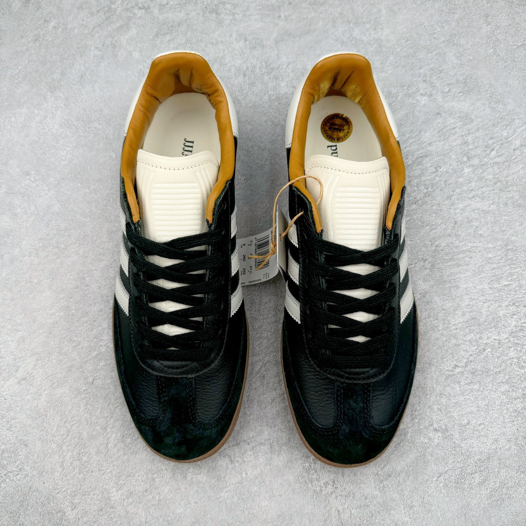 图片[2]-＃S2纯原 JJJJound x AD Originals Samba Classic\\\”Studded Pack Black\\\”桑巴舞系列绅士德训足球风百搭低帮休闲运动板鞋 联名黑白 ID8707 原装头层牛皮加持 正确烫金高频细节 原装纳米超迁皮料 独家私模橡胶大底 原盒原配 正确黑色中底布 过宽过胶 这款桑巴鞋展示了高质量的工艺 带有装饰的超锁缝制和无缝的手感 柔软、柔软的皮革造型和标志性的3条纹完成了精致的外观 正规合身鞋带 鞋面上有绒面鞋垫 橡胶鞋底 享受正畸套筒软感 自50年代首次亮相以来就一直在赢得粉丝的青睐尺码：36 36.5 37.5 38 38.5 39 40 40.5 41 42 42.5 43 44 44.5 45-选品中心