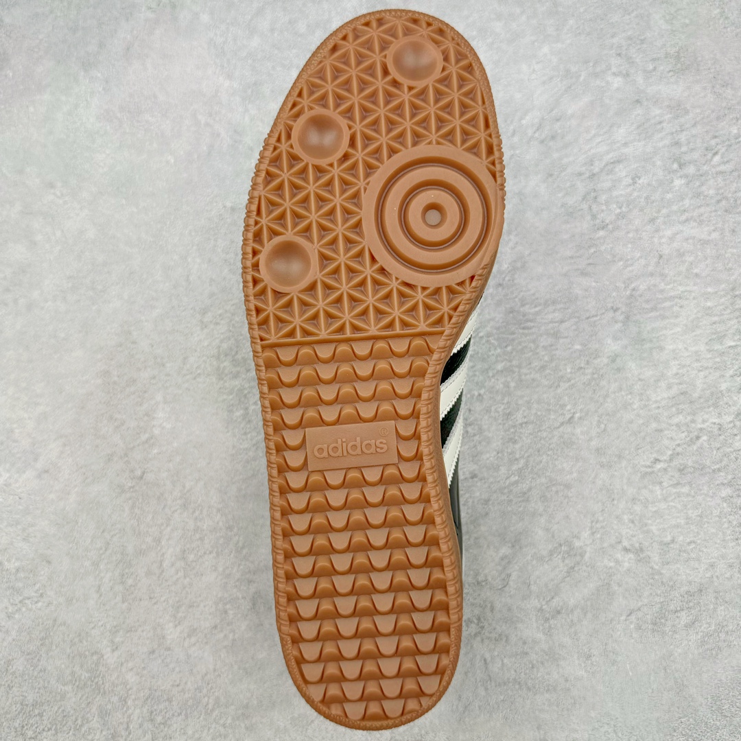 图片[9]-＃S2纯原 JJJJound x AD Originals Samba Classic\\\”Studded Pack Black\\\”桑巴舞系列绅士德训足球风百搭低帮休闲运动板鞋 联名黑白 ID8707 原装头层牛皮加持 正确烫金高频细节 原装纳米超迁皮料 独家私模橡胶大底 原盒原配 正确黑色中底布 过宽过胶 这款桑巴鞋展示了高质量的工艺 带有装饰的超锁缝制和无缝的手感 柔软、柔软的皮革造型和标志性的3条纹完成了精致的外观 正规合身鞋带 鞋面上有绒面鞋垫 橡胶鞋底 享受正畸套筒软感 自50年代首次亮相以来就一直在赢得粉丝的青睐尺码：36 36.5 37.5 38 38.5 39 40 40.5 41 42 42.5 43 44 44.5 45-选品中心