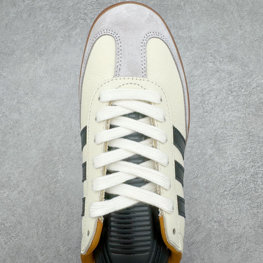 图片[4]-＃S2纯原 JJJJound x AD Originals Samba Classic\\\”Studded Pack Black\\\”桑巴舞系列绅士德训足球风百搭低帮休闲运动板鞋 联名奶白灰黑 ID8708 原装头层牛皮加持 正确烫金高频细节 原装纳米超迁皮料 独家私模橡胶大底 原盒原配 正确黑色中底布 过宽过胶 这款桑巴鞋展示了高质量的工艺 带有装饰的超锁缝制和无缝的手感 柔软、柔软的皮革造型和标志性的3条纹完成了精致的外观 正规合身鞋带 鞋面上有绒面鞋垫 橡胶鞋底 享受正畸套筒软感 自50年代首次亮相以来就一直在赢得粉丝的青睐尺码：36 36.5 37.5 38 38.5 39 40 40.5 41 42 42.5 43 44 44.5 45-选品中心