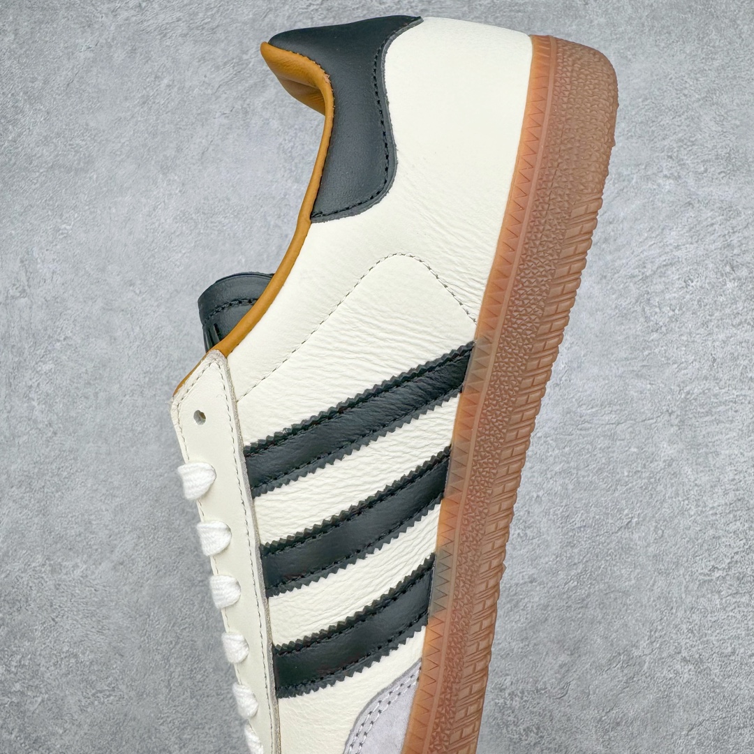 图片[7]-＃S2纯原 JJJJound x AD Originals Samba Classic\\\”Studded Pack Black\\\”桑巴舞系列绅士德训足球风百搭低帮休闲运动板鞋 联名奶白灰黑 ID8708 原装头层牛皮加持 正确烫金高频细节 原装纳米超迁皮料 独家私模橡胶大底 原盒原配 正确黑色中底布 过宽过胶 这款桑巴鞋展示了高质量的工艺 带有装饰的超锁缝制和无缝的手感 柔软、柔软的皮革造型和标志性的3条纹完成了精致的外观 正规合身鞋带 鞋面上有绒面鞋垫 橡胶鞋底 享受正畸套筒软感 自50年代首次亮相以来就一直在赢得粉丝的青睐尺码：36 36.5 37.5 38 38.5 39 40 40.5 41 42 42.5 43 44 44.5 45-选品中心