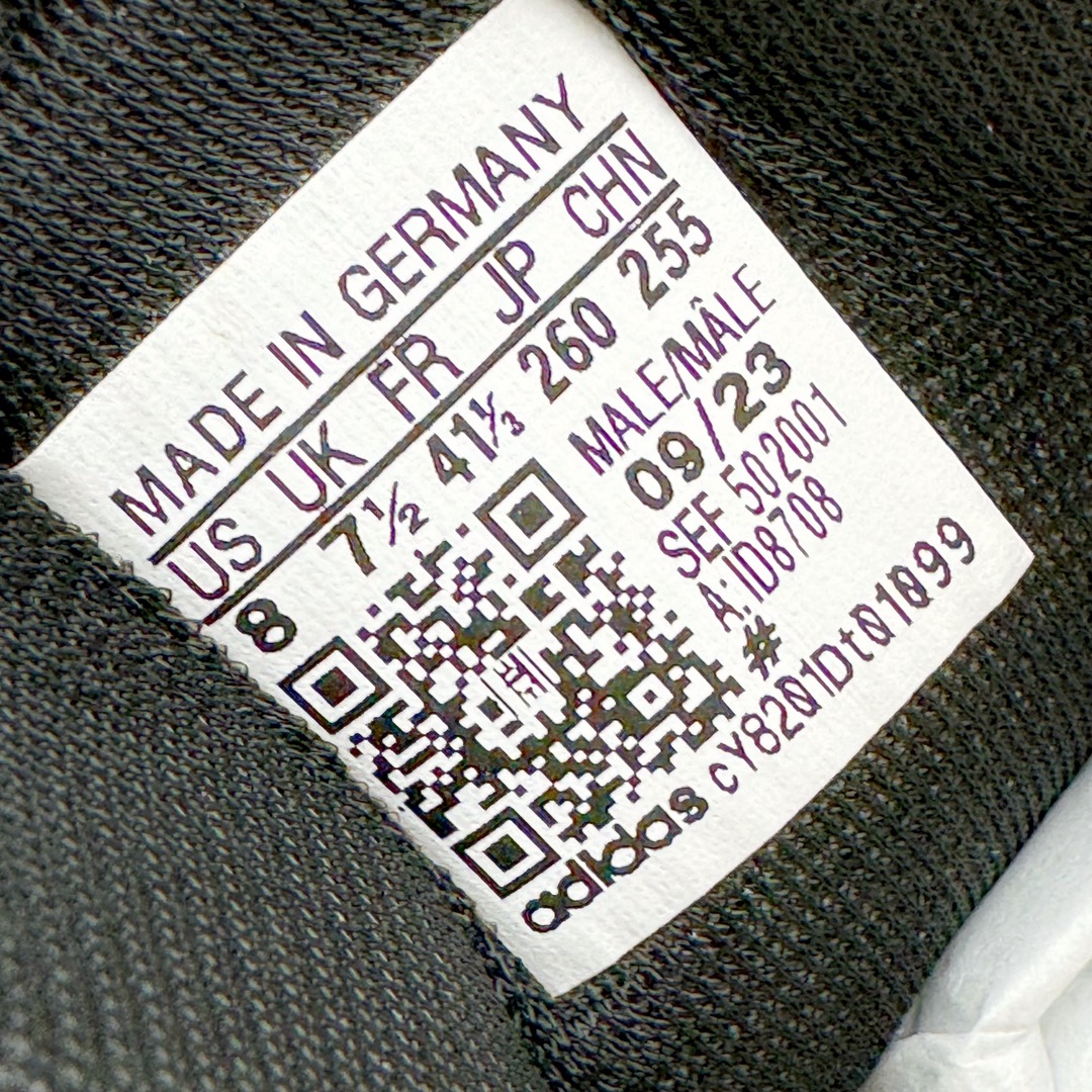 图片[13]-＃S2纯原 JJJJound x AD Originals Samba Classic\\\”Studded Pack Black\\\”桑巴舞系列绅士德训足球风百搭低帮休闲运动板鞋 联名奶白灰黑 ID8708 原装头层牛皮加持 正确烫金高频细节 原装纳米超迁皮料 独家私模橡胶大底 原盒原配 正确黑色中底布 过宽过胶 这款桑巴鞋展示了高质量的工艺 带有装饰的超锁缝制和无缝的手感 柔软、柔软的皮革造型和标志性的3条纹完成了精致的外观 正规合身鞋带 鞋面上有绒面鞋垫 橡胶鞋底 享受正畸套筒软感 自50年代首次亮相以来就一直在赢得粉丝的青睐尺码：36 36.5 37.5 38 38.5 39 40 40.5 41 42 42.5 43 44 44.5 45-选品中心