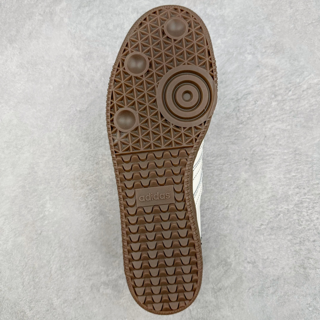 图片[9]-＃S2纯原 AD Original Samba OG 复古经典轻便板鞋 万圣节白黑 JI3931 原装头层牛皮加持 正确烫金高频细节 原装纳米超迁皮料 独家私模橡胶大底 原盒原配 正确黑色中底布 过宽过胶 这款桑巴鞋展示了高质量的工艺 带有装饰的超锁缝制和无缝的手感 柔软、柔软的皮革造型和标志性的3条纹完成了精致的外观 正规合身鞋带 鞋面上有绒面鞋垫 橡胶鞋底 享受正畸套筒软感 自50年代首次亮相以来就一直在赢得粉丝的青睐尺码：36 36.5 37.5 38 38.5 39 40 40.5 41 42 42.5 43 44 44.5 45-选品中心