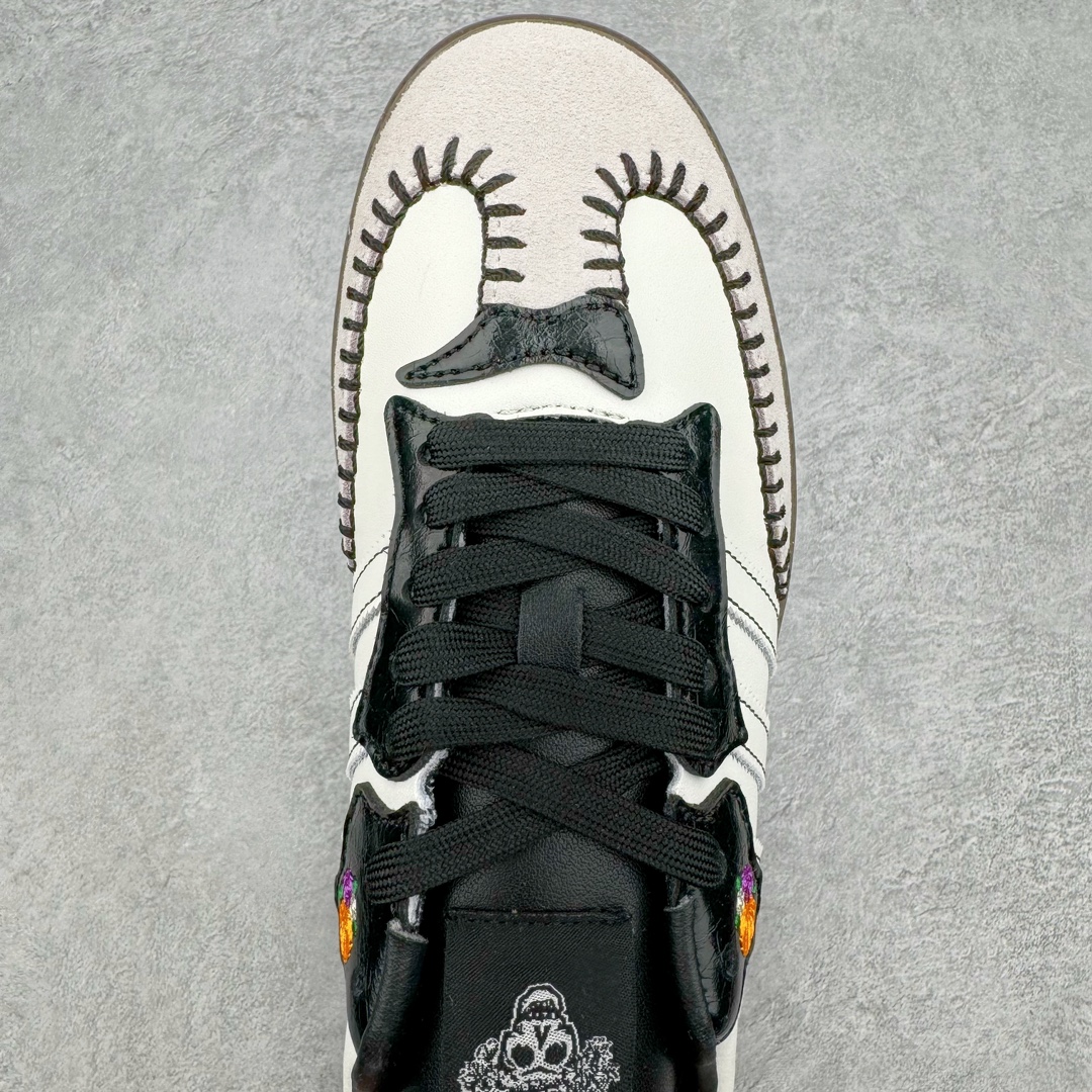 图片[4]-＃S2纯原 AD Original Samba OG 复古经典轻便板鞋 万圣节白黑 JI3931 原装头层牛皮加持 正确烫金高频细节 原装纳米超迁皮料 独家私模橡胶大底 原盒原配 正确黑色中底布 过宽过胶 这款桑巴鞋展示了高质量的工艺 带有装饰的超锁缝制和无缝的手感 柔软、柔软的皮革造型和标志性的3条纹完成了精致的外观 正规合身鞋带 鞋面上有绒面鞋垫 橡胶鞋底 享受正畸套筒软感 自50年代首次亮相以来就一直在赢得粉丝的青睐尺码：36 36.5 37.5 38 38.5 39 40 40.5 41 42 42.5 43 44 44.5 45-选品中心