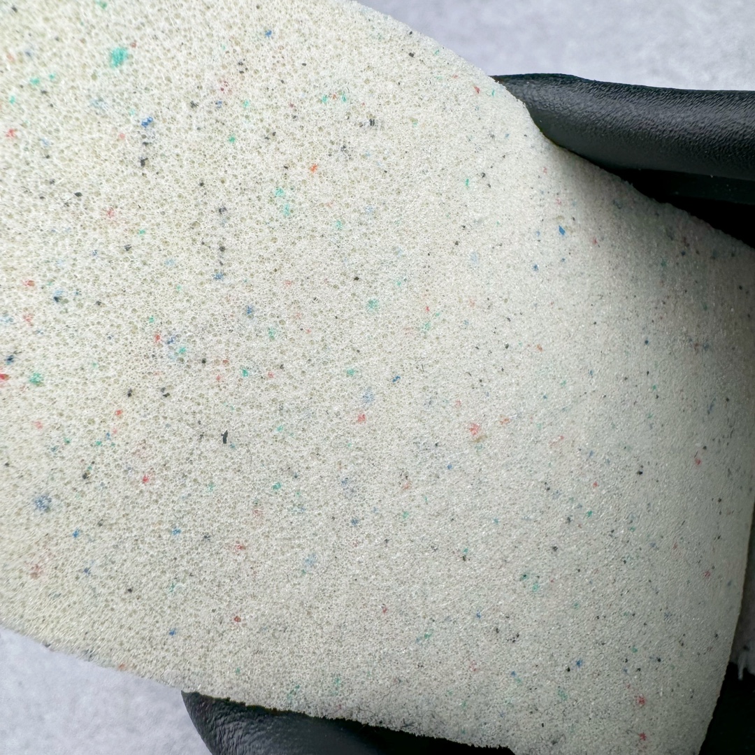 图片[11]-＃S2纯原 AD Original Samba OG 复古经典轻便板鞋 万圣节白黑 JI3931 原装头层牛皮加持 正确烫金高频细节 原装纳米超迁皮料 独家私模橡胶大底 原盒原配 正确黑色中底布 过宽过胶 这款桑巴鞋展示了高质量的工艺 带有装饰的超锁缝制和无缝的手感 柔软、柔软的皮革造型和标志性的3条纹完成了精致的外观 正规合身鞋带 鞋面上有绒面鞋垫 橡胶鞋底 享受正畸套筒软感 自50年代首次亮相以来就一直在赢得粉丝的青睐尺码：36 36.5 37.5 38 38.5 39 40 40.5 41 42 42.5 43 44 44.5 45-选品中心