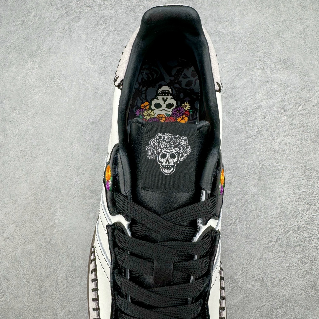 图片[5]-＃S2纯原 AD Original Samba OG 复古经典轻便板鞋 万圣节白黑 JI3931 原装头层牛皮加持 正确烫金高频细节 原装纳米超迁皮料 独家私模橡胶大底 原盒原配 正确黑色中底布 过宽过胶 这款桑巴鞋展示了高质量的工艺 带有装饰的超锁缝制和无缝的手感 柔软、柔软的皮革造型和标志性的3条纹完成了精致的外观 正规合身鞋带 鞋面上有绒面鞋垫 橡胶鞋底 享受正畸套筒软感 自50年代首次亮相以来就一直在赢得粉丝的青睐尺码：36 36.5 37.5 38 38.5 39 40 40.5 41 42 42.5 43 44 44.5 45-选品中心