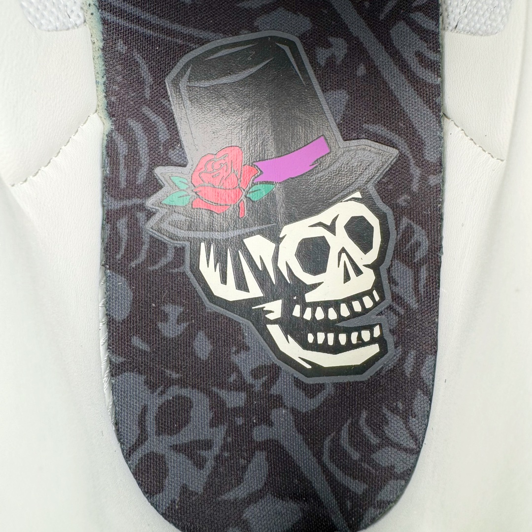 图片[11]-＃S2纯原 AD Original Samba OG 复古经典轻便板鞋 万圣节黑白 JI3932 原装头层牛皮加持 正确烫金高频细节 原装纳米超迁皮料 独家私模橡胶大底 原盒原配 正确黑色中底布 过宽过胶 这款桑巴鞋展示了高质量的工艺 带有装饰的超锁缝制和无缝的手感 柔软、柔软的皮革造型和标志性的3条纹完成了精致的外观 正规合身鞋带 鞋面上有绒面鞋垫 橡胶鞋底 享受正畸套筒软感 自50年代首次亮相以来就一直在赢得粉丝的青睐尺码：36 36.5 37.5 38 38.5 39 40 40.5 41 42 42.5 43 44 44.5 45-选品中心