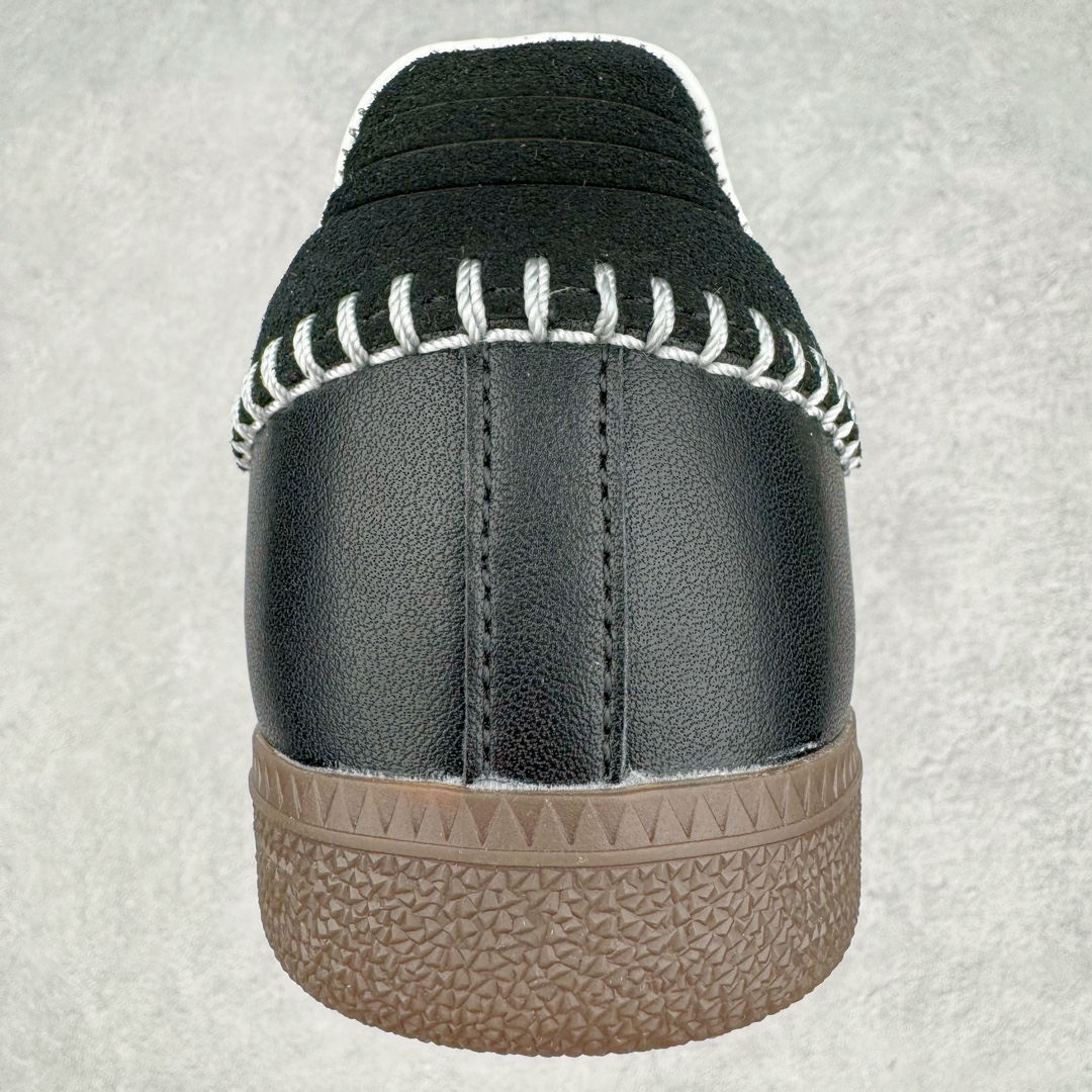 图片[8]-＃S2纯原 AD Original Samba OG 复古经典轻便板鞋 万圣节黑白 JI3932 原装头层牛皮加持 正确烫金高频细节 原装纳米超迁皮料 独家私模橡胶大底 原盒原配 正确黑色中底布 过宽过胶 这款桑巴鞋展示了高质量的工艺 带有装饰的超锁缝制和无缝的手感 柔软、柔软的皮革造型和标志性的3条纹完成了精致的外观 正规合身鞋带 鞋面上有绒面鞋垫 橡胶鞋底 享受正畸套筒软感 自50年代首次亮相以来就一直在赢得粉丝的青睐尺码：36 36.5 37.5 38 38.5 39 40 40.5 41 42 42.5 43 44 44.5 45-选品中心