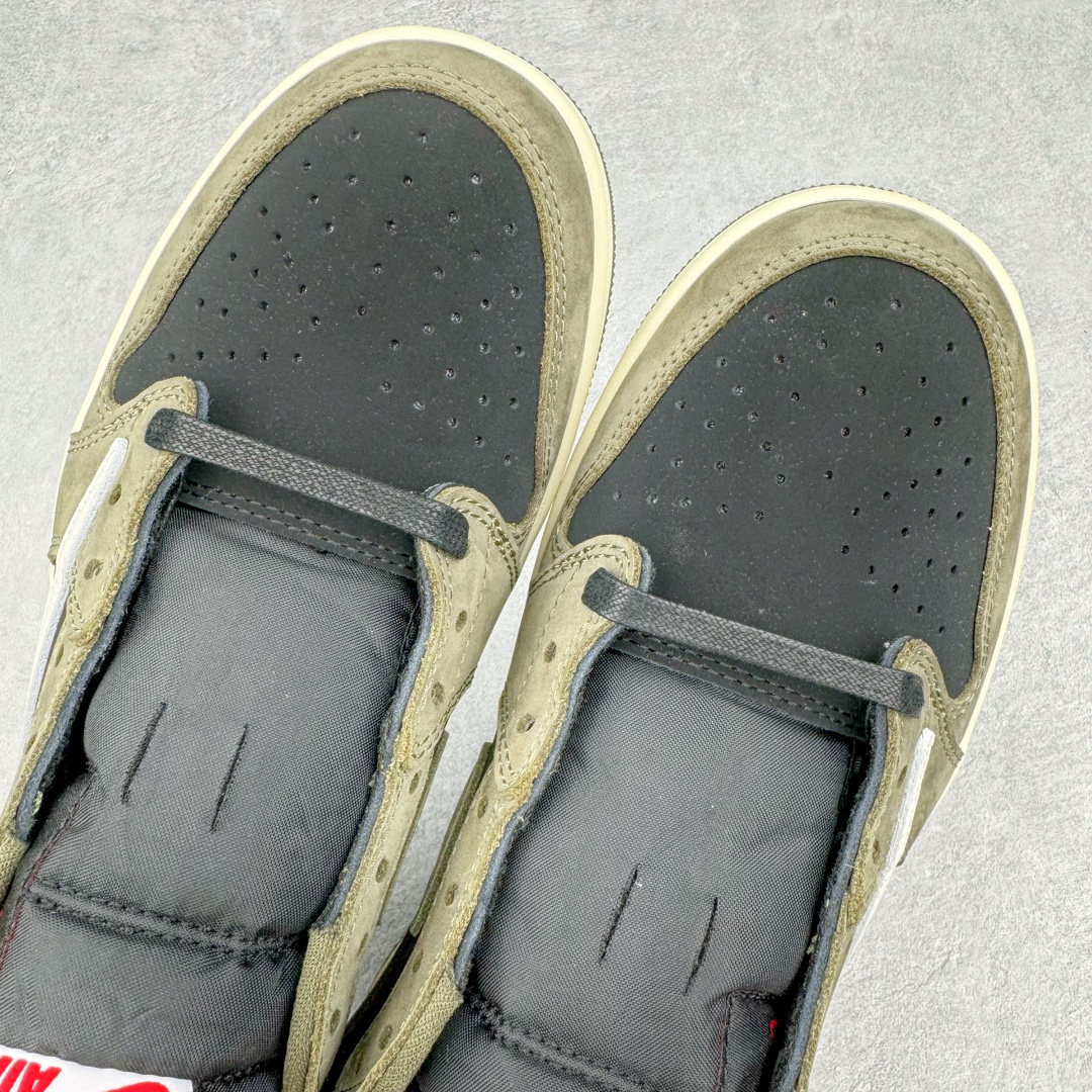 图片[8]-＃FK纯原 Travis Scott x Air Jordan AJ1 Low OG SP TS联名倒钩8.0低帮 白橄榄绿 DM7866-200 外贸高端零售特供批次 产品品控稳定性领先行业 各方面均可对飙L版 良心定价不杀猪 原厂全套原楦原纸板冲刀磨具开发 原厂皮料加持 原厂港宝加持定型后跟R度完美 同源原厂电绣 鬼脸飞翼针数密度立体效果一致 百分百一致原鞋 原厂拉帮工艺 针距密度一致 后跟弧度收口自然不对折 极致一眼正品既视感 进口玻璃冲刀皮料裁剪零毛边 全鞋电脑针车工艺 品控清洁度最高QC检验标准 免检产品 原厂订购鞋盒、鞋标、防尘纸、鞋撑、鞋带 追求极致的原厂味道 尺码：36 36.5 37.5 38 38.5 39 40 40.5 41 42 42.5 43 44 44.5 45 46 47.5 48.5-选品中心