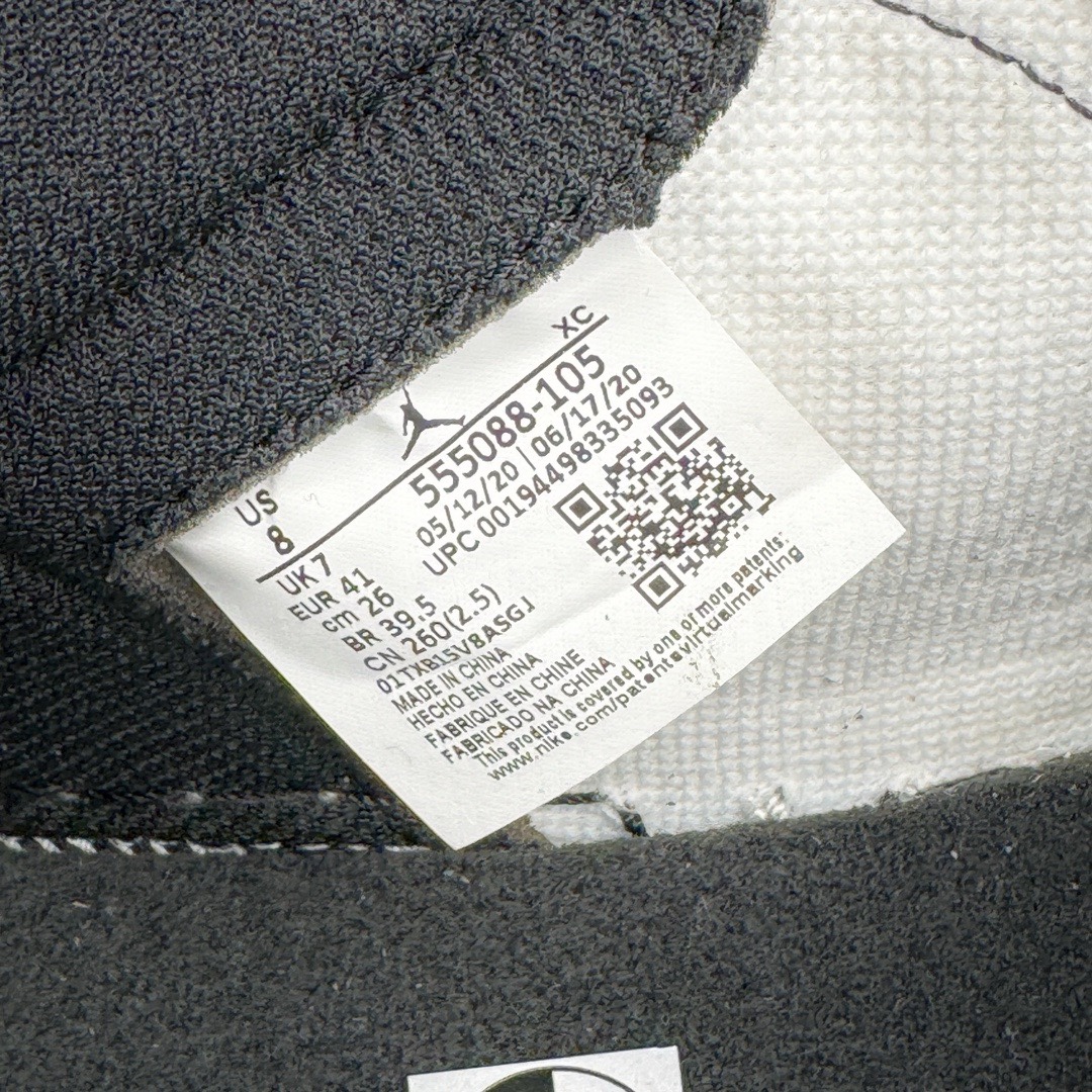 图片[16]-＃FK纯原 Air Jordan AJ1 Retro High 高帮黑摩卡小倒钩 555088-105 高端零售特供批次 产品品控稳定性领先行业 各方面均可对飙L版 良心定价不杀猪 SZ原厂全套原楦原纸板冲刀磨具开发 原厂皮料加持 原厂港宝加持定型后跟R度完美 同源原厂电绣 飞翼针数密度立体效果一致 百分百一致原鞋 原厂拉帮工艺 针距密度一致 后跟弧度收口自然不对折 极致一眼正品既视感 进口玻璃冲刀皮料裁剪零毛边 全鞋电脑针车工艺 品控清洁度最高QC检验标准 免检产品 原厂订购鞋盒、鞋标、防尘纸、鞋撑、鞋带 追求极致的原厂味道 尺码：40 40.5 41 42 42.5 43 44 44.5 45 46 47.5-选品中心
