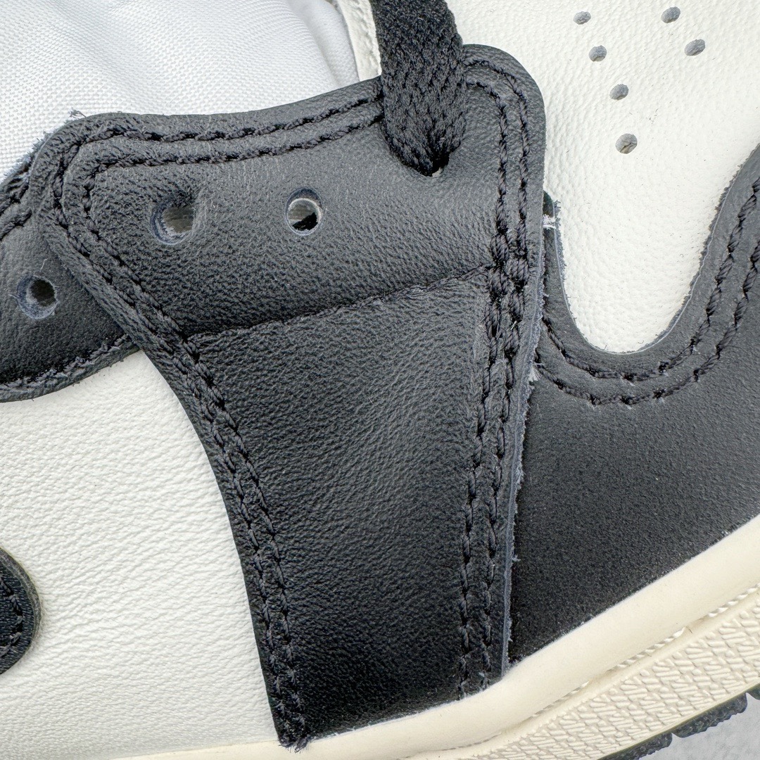 图片[12]-＃FK纯原 Air Jordan AJ1 Retro High 高帮黑摩卡小倒钩 555088-105 高端零售特供批次 产品品控稳定性领先行业 各方面均可对飙L版 良心定价不杀猪 SZ原厂全套原楦原纸板冲刀磨具开发 原厂皮料加持 原厂港宝加持定型后跟R度完美 同源原厂电绣 飞翼针数密度立体效果一致 百分百一致原鞋 原厂拉帮工艺 针距密度一致 后跟弧度收口自然不对折 极致一眼正品既视感 进口玻璃冲刀皮料裁剪零毛边 全鞋电脑针车工艺 品控清洁度最高QC检验标准 免检产品 原厂订购鞋盒、鞋标、防尘纸、鞋撑、鞋带 追求极致的原厂味道 尺码：40 40.5 41 42 42.5 43 44 44.5 45 46 47.5-选品中心