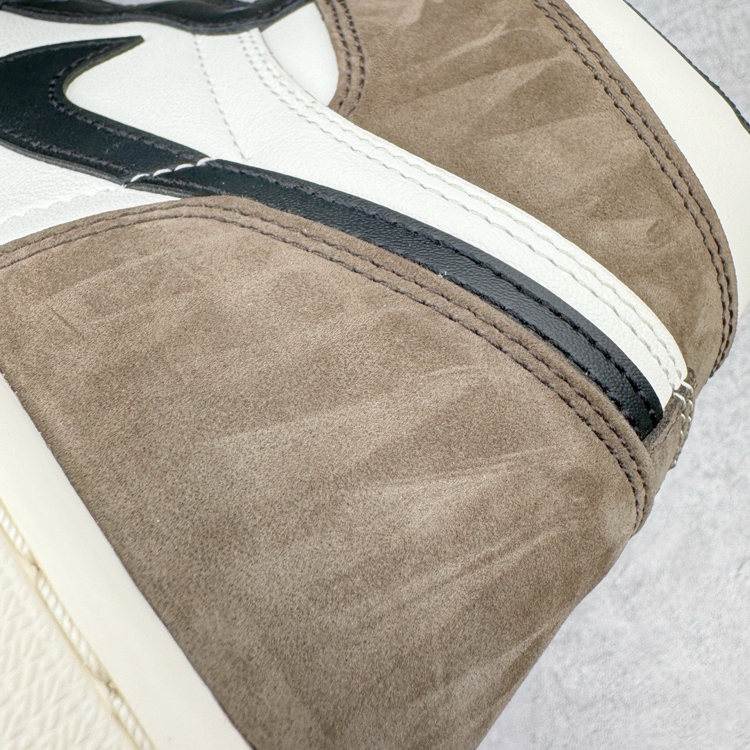 图片[13]-＃FK纯原 Air Jordan AJ1 Retro High 高帮黑摩卡小倒钩 555088-105 高端零售特供批次 产品品控稳定性领先行业 各方面均可对飙L版 良心定价不杀猪 SZ原厂全套原楦原纸板冲刀磨具开发 原厂皮料加持 原厂港宝加持定型后跟R度完美 同源原厂电绣 飞翼针数密度立体效果一致 百分百一致原鞋 原厂拉帮工艺 针距密度一致 后跟弧度收口自然不对折 极致一眼正品既视感 进口玻璃冲刀皮料裁剪零毛边 全鞋电脑针车工艺 品控清洁度最高QC检验标准 免检产品 原厂订购鞋盒、鞋标、防尘纸、鞋撑、鞋带 追求极致的原厂味道 尺码：40 40.5 41 42 42.5 43 44 44.5 45 46 47.5-选品中心