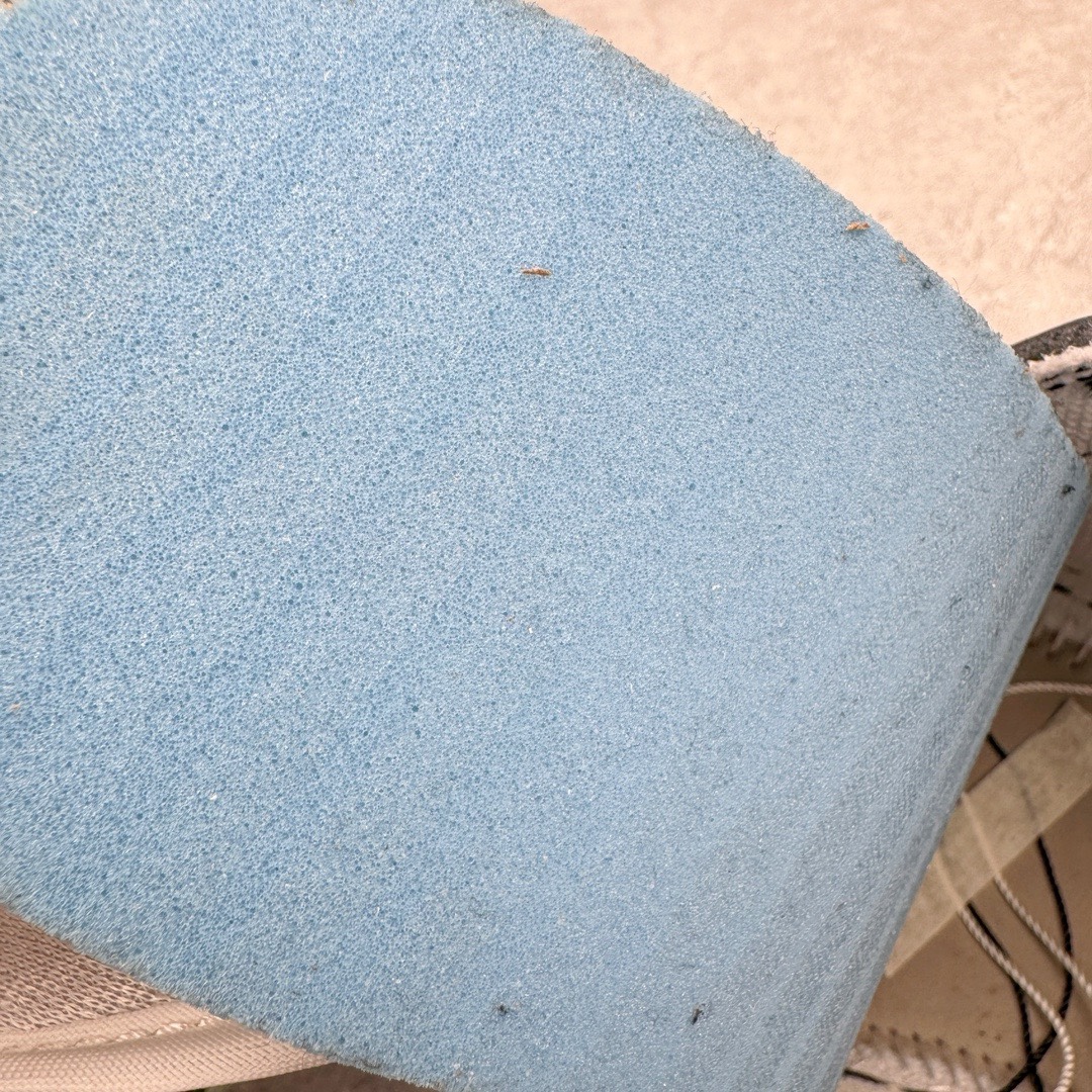 图片[18]-＃FK纯原 Air Jordan AJ1 Retro High 高帮黑摩卡小倒钩 555088-105 高端零售特供批次 产品品控稳定性领先行业 各方面均可对飙L版 良心定价不杀猪 SZ原厂全套原楦原纸板冲刀磨具开发 原厂皮料加持 原厂港宝加持定型后跟R度完美 同源原厂电绣 飞翼针数密度立体效果一致 百分百一致原鞋 原厂拉帮工艺 针距密度一致 后跟弧度收口自然不对折 极致一眼正品既视感 进口玻璃冲刀皮料裁剪零毛边 全鞋电脑针车工艺 品控清洁度最高QC检验标准 免检产品 原厂订购鞋盒、鞋标、防尘纸、鞋撑、鞋带 追求极致的原厂味道 尺码：40 40.5 41 42 42.5 43 44 44.5 45 46 47.5-选品中心