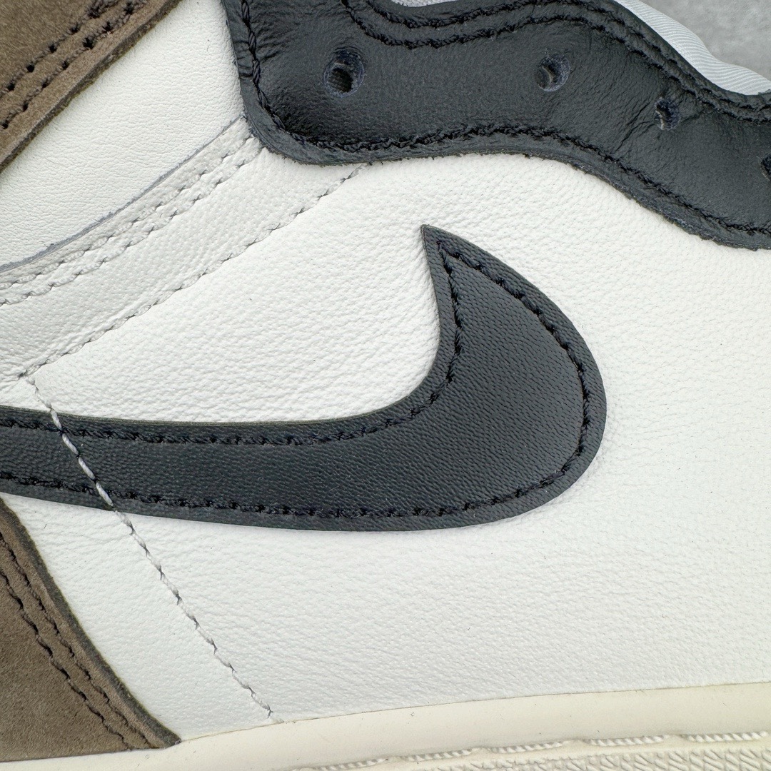 图片[11]-＃FK纯原 Air Jordan AJ1 Retro High 高帮黑摩卡小倒钩 555088-105 高端零售特供批次 产品品控稳定性领先行业 各方面均可对飙L版 良心定价不杀猪 SZ原厂全套原楦原纸板冲刀磨具开发 原厂皮料加持 原厂港宝加持定型后跟R度完美 同源原厂电绣 飞翼针数密度立体效果一致 百分百一致原鞋 原厂拉帮工艺 针距密度一致 后跟弧度收口自然不对折 极致一眼正品既视感 进口玻璃冲刀皮料裁剪零毛边 全鞋电脑针车工艺 品控清洁度最高QC检验标准 免检产品 原厂订购鞋盒、鞋标、防尘纸、鞋撑、鞋带 追求极致的原厂味道 尺码：40 40.5 41 42 42.5 43 44 44.5 45 46 47.5-选品中心