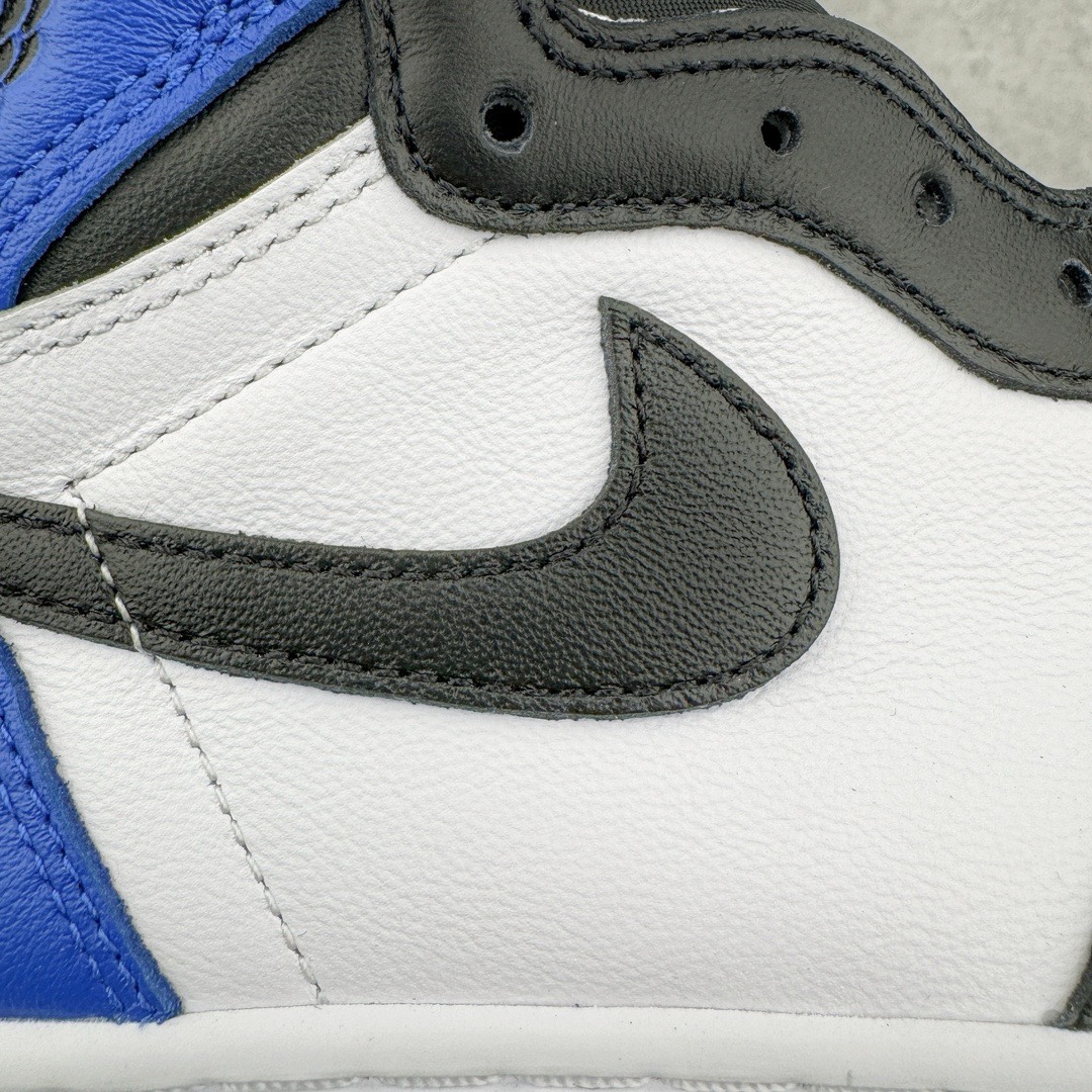 图片[12]-＃FK纯原 Fragment Design x Air Jordan AJ1 Retro High 藤原浩联名大闪电 716371-040 情怀单品 元年老鞋 圈内最强系列 高端零售特供批次 产品品控稳定性领先行业 各方面均可对飙L版 良心定价不杀猪 SZ原厂全套原楦原纸板冲刀磨具开发 原厂皮料加持 原厂港宝加持定型后跟R度完美 同源原厂电绣 飞翼针数密度立体效果一致 百分百一致原鞋 原厂拉帮工艺 针距密度一致 后跟弧度收口自然不对折 极致一眼正品既视感 进口玻璃冲刀皮料裁剪零毛边 全鞋电脑针车工艺 品控清洁度最高QC检验标准 免检产品 原厂订购鞋盒、鞋标、防尘纸、鞋撑、鞋带 追求极致的原厂味道 尺码：40 40.5 41 42 42.5 43 44 44.5 45 46 47.5-选品中心