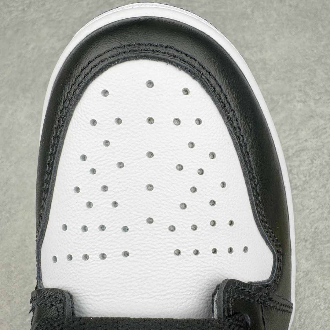 图片[14]-＃FK纯原 Fragment Design x Air Jordan AJ1 Retro High 藤原浩联名大闪电 716371-040 情怀单品 元年老鞋 圈内最强系列 高端零售特供批次 产品品控稳定性领先行业 各方面均可对飙L版 良心定价不杀猪 SZ原厂全套原楦原纸板冲刀磨具开发 原厂皮料加持 原厂港宝加持定型后跟R度完美 同源原厂电绣 飞翼针数密度立体效果一致 百分百一致原鞋 原厂拉帮工艺 针距密度一致 后跟弧度收口自然不对折 极致一眼正品既视感 进口玻璃冲刀皮料裁剪零毛边 全鞋电脑针车工艺 品控清洁度最高QC检验标准 免检产品 原厂订购鞋盒、鞋标、防尘纸、鞋撑、鞋带 追求极致的原厂味道 尺码：40 40.5 41 42 42.5 43 44 44.5 45 46 47.5-选品中心