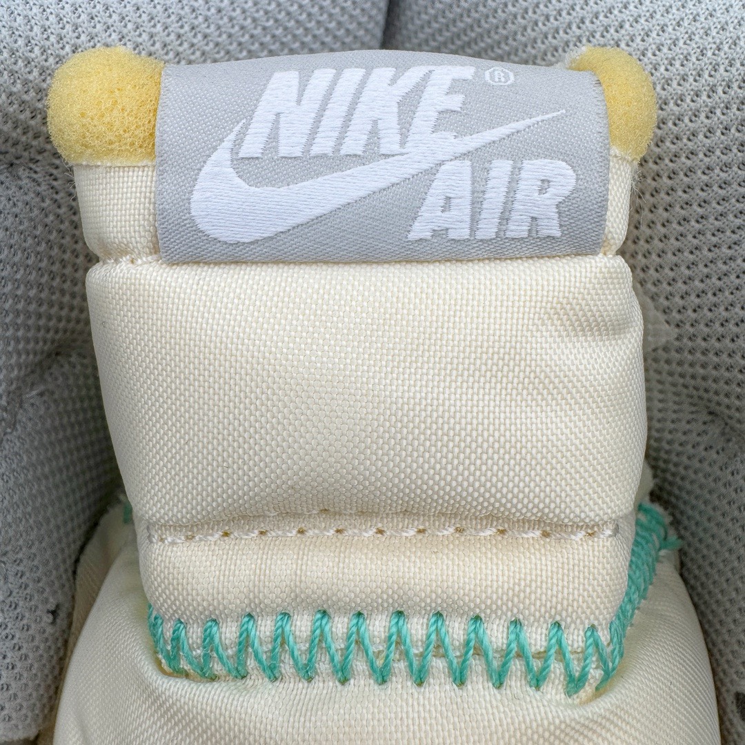 图片[13]-＃FK纯原福利 Union Los Angeles x Bephie\’s Beauty Supply x Air Jordan AJ1 High OG\\\”Woven\\\” 三方联名米白灰编织 FD2565-100 知名大厂出品 外贸特供 整单全码套现 单色整单2000+ 之前4XX的东西 原楦原纸板开发 极致一眼正品既视感 原厂皮料 承诺百分百一致原鞋 鞋面清洁度最高QC检验标准 控制溢胶 飞翼3D高频深度立体 全市场仅此一家 鞋盒、防尘纸 均采购来自原厂 对于将于今年八月到来的 Union x Air Jordan 1 High OG 合作鞋款，其「一举一动」备受瞩目，尽管早前已有多家媒体进行了预测，但都具有较大不确定性，而近日揭开了真容。2023 款 Union x Air Jordan 1 High OG「WOVEN」向 Air Footscape Woven（一款以其不对称编织设计而闻名的生活方式跑鞋，于 2000 年代后期首次亮相。）轮廓致敬， 用元年款风格的「中性灰」配色，全皮革打造，整个鞋身包裹着编织细节，其他细节包括 Swoosh 上的狼灰色细节、「NK Air」鞋舌标签，以及侧后部带有外露的绿色缝线。「UN/LA」签名标签则是位于双色仿旧橡胶鞋底的外侧。后跟上的BBS联名则来自于主理人妻子的品牌Bephie\’s Beauty Supply，可以说这次算是三方合作。尺码：41 42 42.5 43 44 44.5 45 46 47.5-选品中心