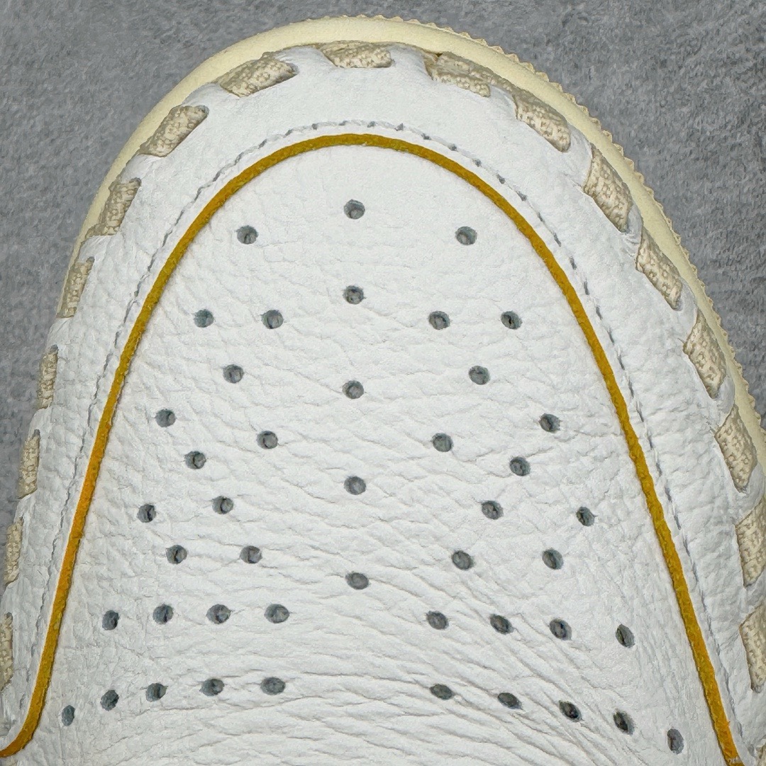 图片[15]-＃FK纯原福利 Union Los Angeles x Bephie\’s Beauty Supply x Air Jordan AJ1 High OG\\\”Woven\\\” 三方联名米白灰编织 FD2565-100 知名大厂出品 外贸特供 整单全码套现 单色整单2000+ 之前4XX的东西 原楦原纸板开发 极致一眼正品既视感 原厂皮料 承诺百分百一致原鞋 鞋面清洁度最高QC检验标准 控制溢胶 飞翼3D高频深度立体 全市场仅此一家 鞋盒、防尘纸 均采购来自原厂 对于将于今年八月到来的 Union x Air Jordan 1 High OG 合作鞋款，其「一举一动」备受瞩目，尽管早前已有多家媒体进行了预测，但都具有较大不确定性，而近日揭开了真容。2023 款 Union x Air Jordan 1 High OG「WOVEN」向 Air Footscape Woven（一款以其不对称编织设计而闻名的生活方式跑鞋，于 2000 年代后期首次亮相。）轮廓致敬， 用元年款风格的「中性灰」配色，全皮革打造，整个鞋身包裹着编织细节，其他细节包括 Swoosh 上的狼灰色细节、「NK Air」鞋舌标签，以及侧后部带有外露的绿色缝线。「UN/LA」签名标签则是位于双色仿旧橡胶鞋底的外侧。后跟上的BBS联名则来自于主理人妻子的品牌Bephie\’s Beauty Supply，可以说这次算是三方合作。尺码：41 42 42.5 43 44 44.5 45 46 47.5-选品中心