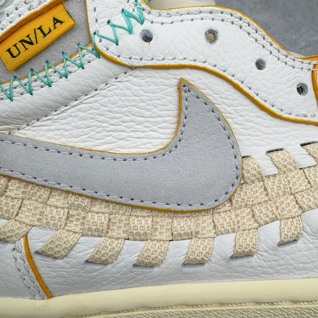 图片[10]-＃FK纯原福利 Union Los Angeles x Bephie\’s Beauty Supply x Air Jordan AJ1 High OG\\\”Woven\\\” 三方联名米白灰编织 FD2565-100 知名大厂出品 外贸特供 整单全码套现 单色整单2000+ 之前4XX的东西 原楦原纸板开发 极致一眼正品既视感 原厂皮料 承诺百分百一致原鞋 鞋面清洁度最高QC检验标准 控制溢胶 飞翼3D高频深度立体 全市场仅此一家 鞋盒、防尘纸 均采购来自原厂 对于将于今年八月到来的 Union x Air Jordan 1 High OG 合作鞋款，其「一举一动」备受瞩目，尽管早前已有多家媒体进行了预测，但都具有较大不确定性，而近日揭开了真容。2023 款 Union x Air Jordan 1 High OG「WOVEN」向 Air Footscape Woven（一款以其不对称编织设计而闻名的生活方式跑鞋，于 2000 年代后期首次亮相。）轮廓致敬， 用元年款风格的「中性灰」配色，全皮革打造，整个鞋身包裹着编织细节，其他细节包括 Swoosh 上的狼灰色细节、「NK Air」鞋舌标签，以及侧后部带有外露的绿色缝线。「UN/LA」签名标签则是位于双色仿旧橡胶鞋底的外侧。后跟上的BBS联名则来自于主理人妻子的品牌Bephie\’s Beauty Supply，可以说这次算是三方合作。尺码：41 42 42.5 43 44 44.5 45 46 47.5-选品中心