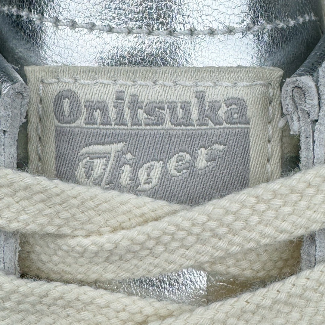 图片[14]-＃HK纯原 Asics Onitsuka Tiger MEXICO 66 亚瑟士鬼冢虎复古经典板鞋 市场最强版本 头层小羊皮加持 海外订单工厂出品 超成熟稳定的做工品控 原装全套纸板楦头开发 原汁原味 完美呈现版型 私模正确鞋底咬花纹路 一比一鞋头弧度高度鞋身弧度 绝不口嗨 细节品控鞋型随意秒杀市面 原档咬花纹路私模大底 一个单元有六个三角形 总体形拼接呈现花瓣状 官方四联吊牌 原装Ortholite轻量化鞋垫 原盒原配 质保卡 说明书 钢印防尘纸 纸板中底带钢印 乳胶组合鞋垫 支持全方位的对比专柜 产品从款式颜色造型上体现出追求舒适和细节的完美 鞋类更是推崇手工制作的严谨与完美 融舒适性与可穿性的设计风格 注重细节的完美和别致魅力 既保持稳重 又不失轻松的时尚感 尺码：36 37 37.5 38 39 39.5 40 40.5 41.5 42 42.5 43.5 44 45 46-选品中心