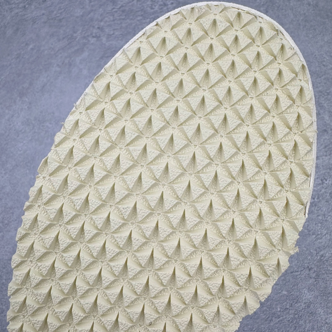 图片[10]-＃HK纯原 Asics Onitsuka Tiger MEXICO 66 亚瑟士鬼冢虎复古经典板鞋 市场最强版本 头层小羊皮加持 海外订单工厂出品 超成熟稳定的做工品控 原装全套纸板楦头开发 原汁原味 完美呈现版型 私模正确鞋底咬花纹路 一比一鞋头弧度高度鞋身弧度 绝不口嗨 细节品控鞋型随意秒杀市面 原档咬花纹路私模大底 一个单元有六个三角形 总体形拼接呈现花瓣状 官方四联吊牌 原装Ortholite轻量化鞋垫 原盒原配 质保卡 说明书 钢印防尘纸 纸板中底带钢印 乳胶组合鞋垫 支持全方位的对比专柜 产品从款式颜色造型上体现出追求舒适和细节的完美 鞋类更是推崇手工制作的严谨与完美 融舒适性与可穿性的设计风格 注重细节的完美和别致魅力 既保持稳重 又不失轻松的时尚感 尺码：36 37 37.5 38 39 39.5 40 40.5 41.5 42 42.5 43.5 44 45 46-选品中心