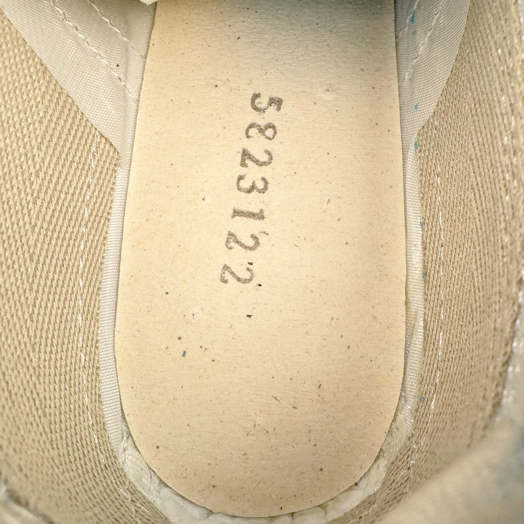 图片[12]-＃HK纯原 Asics Onitsuka Tiger MEXICO 66 亚瑟士鬼冢虎复古经典板鞋 市场最强版本 头层小羊皮加持 海外订单工厂出品 超成熟稳定的做工品控 原装全套纸板楦头开发 原汁原味 完美呈现版型 私模正确鞋底咬花纹路 一比一鞋头弧度高度鞋身弧度 绝不口嗨 细节品控鞋型随意秒杀市面 原档咬花纹路私模大底 一个单元有六个三角形 总体形拼接呈现花瓣状 官方四联吊牌 原装Ortholite轻量化鞋垫 原盒原配 质保卡 说明书 钢印防尘纸 纸板中底带钢印 乳胶组合鞋垫 支持全方位的对比专柜 产品从款式颜色造型上体现出追求舒适和细节的完美 鞋类更是推崇手工制作的严谨与完美 融舒适性与可穿性的设计风格 注重细节的完美和别致魅力 既保持稳重 又不失轻松的时尚感 尺码：36 37 37.5 38 39 39.5 40 40.5 41.5 42 42.5 43.5 44 45 46-选品中心