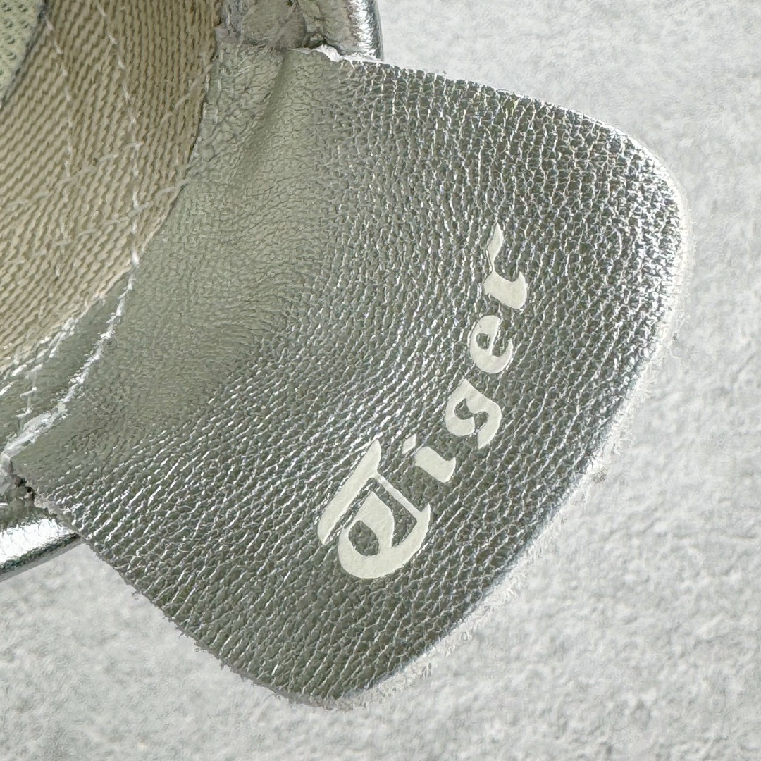 图片[15]-＃HK纯原 Asics Onitsuka Tiger MEXICO 66 亚瑟士鬼冢虎复古经典板鞋 市场最强版本 头层小羊皮加持 海外订单工厂出品 超成熟稳定的做工品控 原装全套纸板楦头开发 原汁原味 完美呈现版型 私模正确鞋底咬花纹路 一比一鞋头弧度高度鞋身弧度 绝不口嗨 细节品控鞋型随意秒杀市面 原档咬花纹路私模大底 一个单元有六个三角形 总体形拼接呈现花瓣状 官方四联吊牌 原装Ortholite轻量化鞋垫 原盒原配 质保卡 说明书 钢印防尘纸 纸板中底带钢印 乳胶组合鞋垫 支持全方位的对比专柜 产品从款式颜色造型上体现出追求舒适和细节的完美 鞋类更是推崇手工制作的严谨与完美 融舒适性与可穿性的设计风格 注重细节的完美和别致魅力 既保持稳重 又不失轻松的时尚感 尺码：36 37 37.5 38 39 39.5 40 40.5 41.5 42 42.5 43.5 44 45 46-选品中心