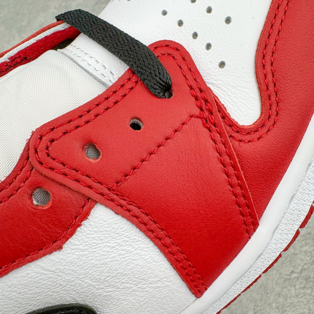 图片[20]-＃Ljr特供 Air Jordan AJ1 Retro High 高帮芝加哥白红 555088-101 全新改良批次 圈内最强倒钩系列 恪守真诚 承诺混一赔十 高端零售裸鞋圈特供批次 SZ原厂全套原楦原纸板冲刀磨具开发 原厂皮料加持 原厂港宝加持定型后跟R度完美 同源原厂电绣 飞翼针数密度立体效果一致 百分百一致原鞋 原厂拉帮工艺 针距密度一致 后跟弧度收口自然不对折 极致一眼正品既视感 进口玻璃冲刀皮料裁剪零毛边 全鞋电脑针车工艺 品控清洁度最高QC检验标准 免检产品 原厂订购鞋盒、鞋标、防尘纸、鞋撑、鞋带 追求极致的原厂味道 尺码：40.5 41 42 42.5 43 44 44.5 45 46 47.5 48.5-选品中心
