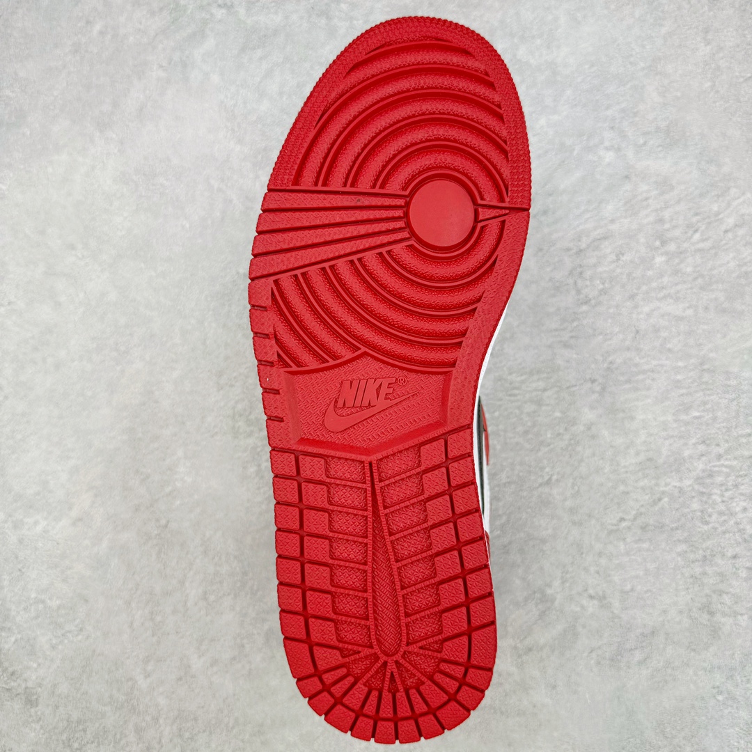 图片[9]-＃Ljr特供 Air Jordan AJ1 Retro High 高帮芝加哥白红 555088-101 全新改良批次 圈内最强倒钩系列 恪守真诚 承诺混一赔十 高端零售裸鞋圈特供批次 SZ原厂全套原楦原纸板冲刀磨具开发 原厂皮料加持 原厂港宝加持定型后跟R度完美 同源原厂电绣 飞翼针数密度立体效果一致 百分百一致原鞋 原厂拉帮工艺 针距密度一致 后跟弧度收口自然不对折 极致一眼正品既视感 进口玻璃冲刀皮料裁剪零毛边 全鞋电脑针车工艺 品控清洁度最高QC检验标准 免检产品 原厂订购鞋盒、鞋标、防尘纸、鞋撑、鞋带 追求极致的原厂味道 尺码：40.5 41 42 42.5 43 44 44.5 45 46 47.5 48.5-选品中心