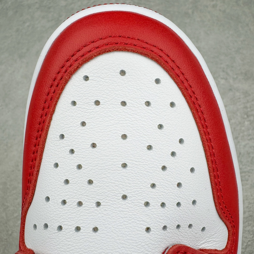 图片[16]-＃Ljr特供 Air Jordan AJ1 Retro High 高帮芝加哥白红 555088-101 全新改良批次 圈内最强倒钩系列 恪守真诚 承诺混一赔十 高端零售裸鞋圈特供批次 SZ原厂全套原楦原纸板冲刀磨具开发 原厂皮料加持 原厂港宝加持定型后跟R度完美 同源原厂电绣 飞翼针数密度立体效果一致 百分百一致原鞋 原厂拉帮工艺 针距密度一致 后跟弧度收口自然不对折 极致一眼正品既视感 进口玻璃冲刀皮料裁剪零毛边 全鞋电脑针车工艺 品控清洁度最高QC检验标准 免检产品 原厂订购鞋盒、鞋标、防尘纸、鞋撑、鞋带 追求极致的原厂味道 尺码：40.5 41 42 42.5 43 44 44.5 45 46 47.5 48.5-选品中心