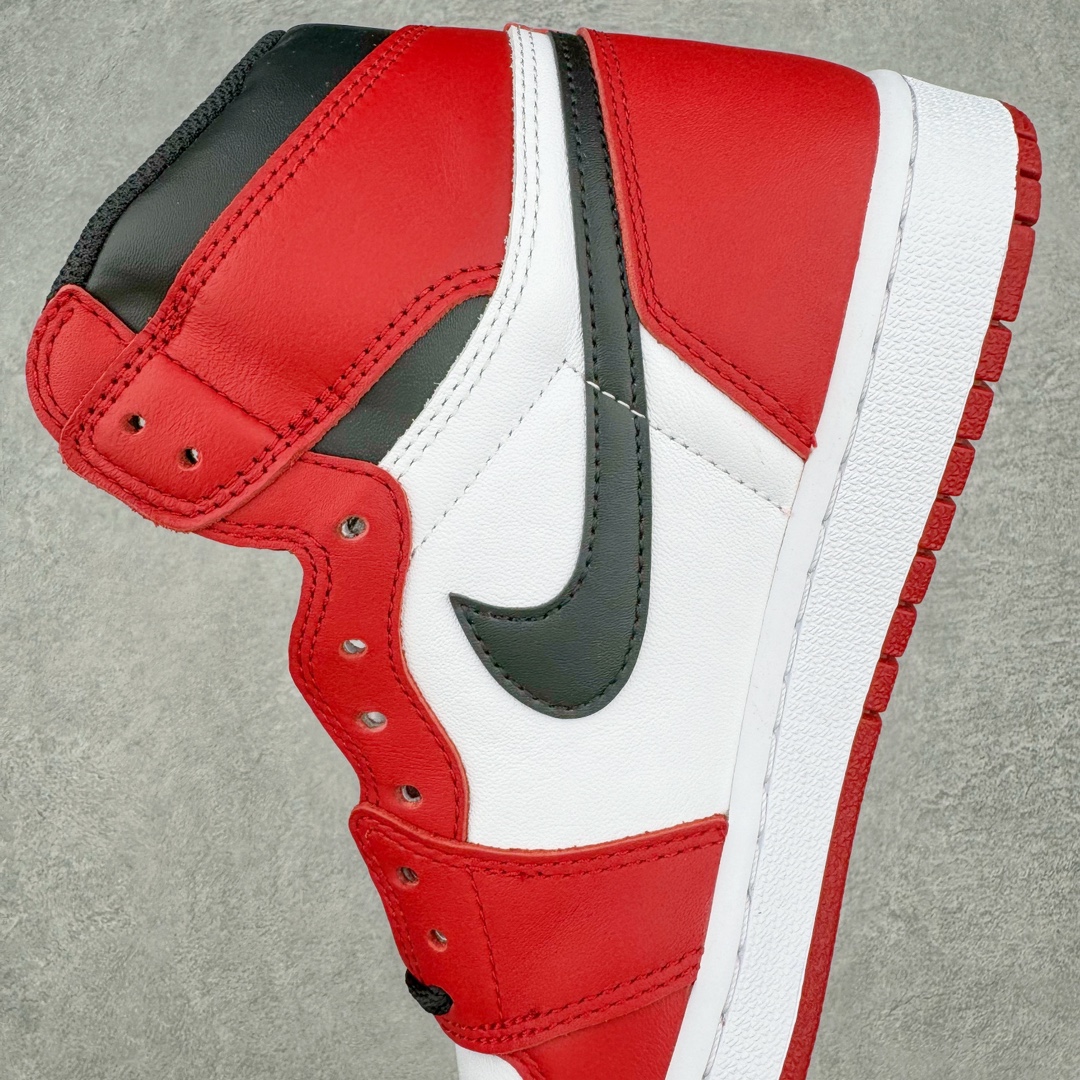图片[7]-＃Ljr特供 Air Jordan AJ1 Retro High 高帮芝加哥白红 555088-101 全新改良批次 圈内最强倒钩系列 恪守真诚 承诺混一赔十 高端零售裸鞋圈特供批次 SZ原厂全套原楦原纸板冲刀磨具开发 原厂皮料加持 原厂港宝加持定型后跟R度完美 同源原厂电绣 飞翼针数密度立体效果一致 百分百一致原鞋 原厂拉帮工艺 针距密度一致 后跟弧度收口自然不对折 极致一眼正品既视感 进口玻璃冲刀皮料裁剪零毛边 全鞋电脑针车工艺 品控清洁度最高QC检验标准 免检产品 原厂订购鞋盒、鞋标、防尘纸、鞋撑、鞋带 追求极致的原厂味道 尺码：40.5 41 42 42.5 43 44 44.5 45 46 47.5 48.5-选品中心