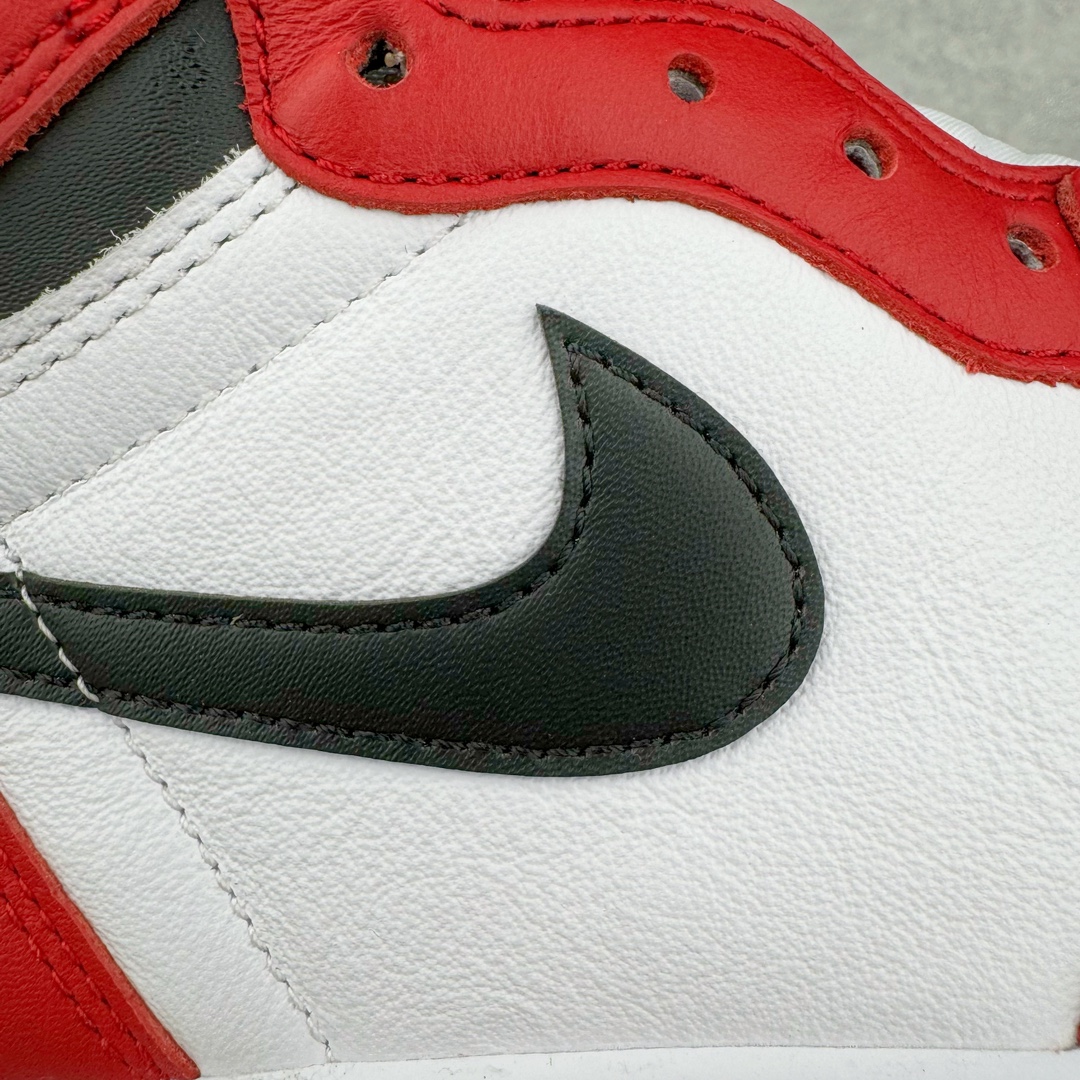 图片[19]-＃Ljr特供 Air Jordan AJ1 Retro High 高帮芝加哥白红 555088-101 全新改良批次 圈内最强倒钩系列 恪守真诚 承诺混一赔十 高端零售裸鞋圈特供批次 SZ原厂全套原楦原纸板冲刀磨具开发 原厂皮料加持 原厂港宝加持定型后跟R度完美 同源原厂电绣 飞翼针数密度立体效果一致 百分百一致原鞋 原厂拉帮工艺 针距密度一致 后跟弧度收口自然不对折 极致一眼正品既视感 进口玻璃冲刀皮料裁剪零毛边 全鞋电脑针车工艺 品控清洁度最高QC检验标准 免检产品 原厂订购鞋盒、鞋标、防尘纸、鞋撑、鞋带 追求极致的原厂味道 尺码：40.5 41 42 42.5 43 44 44.5 45 46 47.5 48.5-选品中心