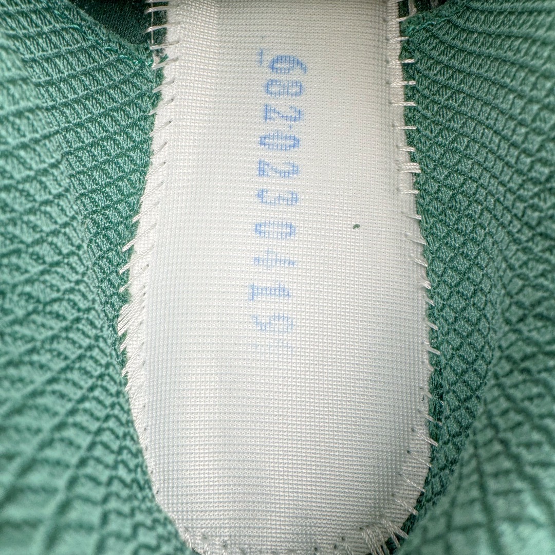 图片[19]-＃FA ASICS GEL-KAYANO 14 亚瑟士K14系列户外复古潮流百搭织物合成革缓震休闲跑步鞋 原装纸板楦头开发 独家私模五层组合大底 原厂定制缓震硅胶加持 原盒原配 官方四联吊牌 原装Ortholite轻量化鞋垫 设计师 Hidenori Yamashita 以「Flash」一词为灵感 创造出未来感金属色鞋面 改造升级内在性能 由内而外全面革新 为 GEL-KAYANO 家族传承及经典跑鞋文化的延续 创下里程碑式作品 K14跑鞋重新诠释了复古的跑步形状 并以其 2000 年代后期的美学理念重新铺装 银色与蓝色的鞋面极为高档 网面铺陈与鞋面、鞋头多处细节位增添了透气性 鞋后跟部中底上以及多密度耐磨鞋底增加了 GEL 缓震胶 提供高抗冲击性、缓冲性、可保护脚部免受地面冲击的影响 穿着舒适性十足 尺码：35.5 36 37 37.5 38 39 39.5 40.5 41.5 42 42.5 43.5 44 45-选品中心