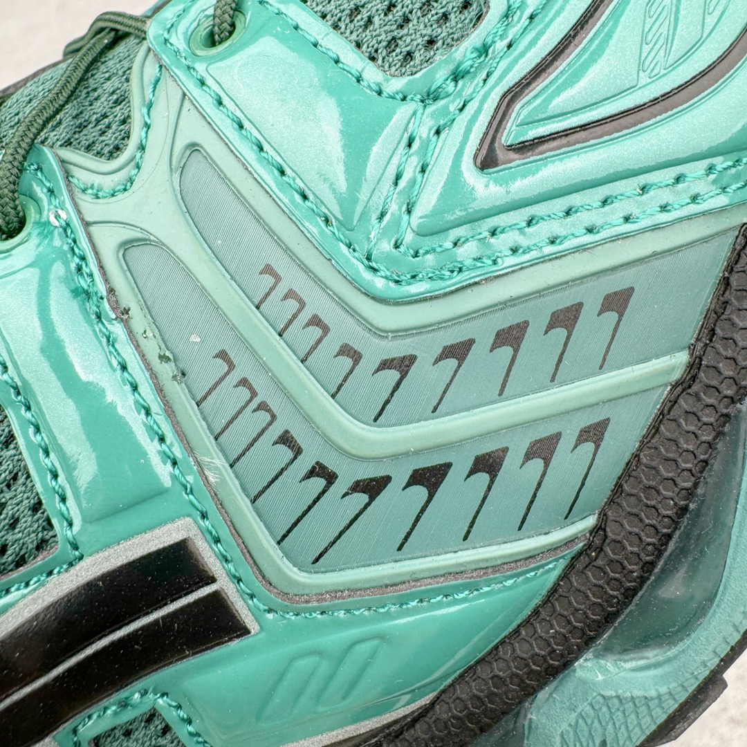 图片[14]-＃FA ASICS GEL-KAYANO 14 亚瑟士K14系列户外复古潮流百搭织物合成革缓震休闲跑步鞋 原装纸板楦头开发 独家私模五层组合大底 原厂定制缓震硅胶加持 原盒原配 官方四联吊牌 原装Ortholite轻量化鞋垫 设计师 Hidenori Yamashita 以「Flash」一词为灵感 创造出未来感金属色鞋面 改造升级内在性能 由内而外全面革新 为 GEL-KAYANO 家族传承及经典跑鞋文化的延续 创下里程碑式作品 K14跑鞋重新诠释了复古的跑步形状 并以其 2000 年代后期的美学理念重新铺装 银色与蓝色的鞋面极为高档 网面铺陈与鞋面、鞋头多处细节位增添了透气性 鞋后跟部中底上以及多密度耐磨鞋底增加了 GEL 缓震胶 提供高抗冲击性、缓冲性、可保护脚部免受地面冲击的影响 穿着舒适性十足 尺码：35.5 36 37 37.5 38 39 39.5 40.5 41.5 42 42.5 43.5 44 45-选品中心