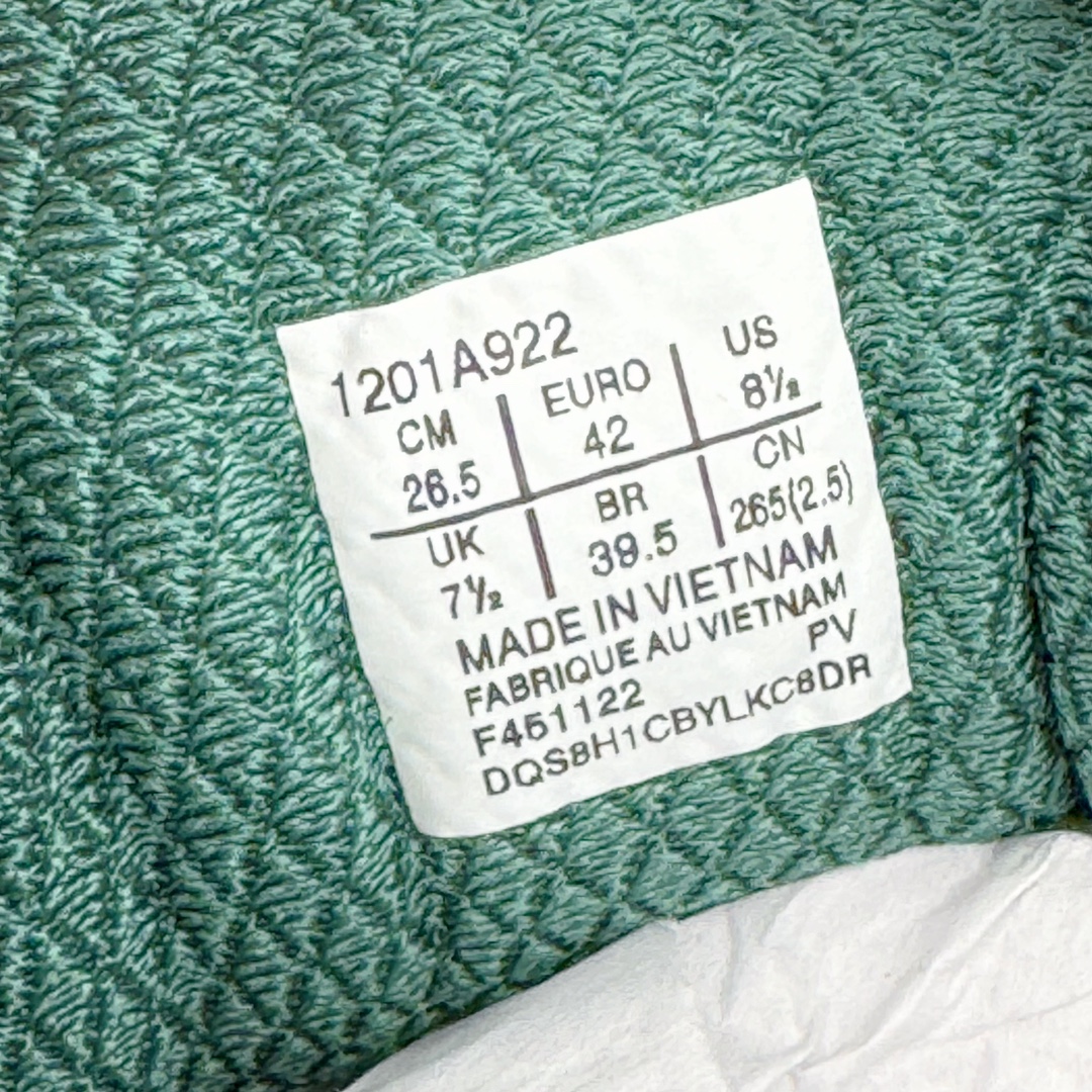 图片[10]-＃FA ASICS GEL-KAYANO 14 亚瑟士K14系列户外复古潮流百搭织物合成革缓震休闲跑步鞋 原装纸板楦头开发 独家私模五层组合大底 原厂定制缓震硅胶加持 原盒原配 官方四联吊牌 原装Ortholite轻量化鞋垫 设计师 Hidenori Yamashita 以「Flash」一词为灵感 创造出未来感金属色鞋面 改造升级内在性能 由内而外全面革新 为 GEL-KAYANO 家族传承及经典跑鞋文化的延续 创下里程碑式作品 K14跑鞋重新诠释了复古的跑步形状 并以其 2000 年代后期的美学理念重新铺装 银色与蓝色的鞋面极为高档 网面铺陈与鞋面、鞋头多处细节位增添了透气性 鞋后跟部中底上以及多密度耐磨鞋底增加了 GEL 缓震胶 提供高抗冲击性、缓冲性、可保护脚部免受地面冲击的影响 穿着舒适性十足 尺码：35.5 36 37 37.5 38 39 39.5 40.5 41.5 42 42.5 43.5 44 45-选品中心