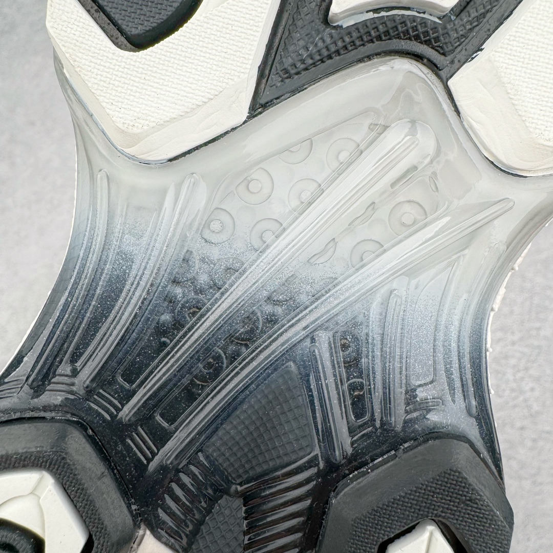 图片[17]-＃FA ASICS GEL-KAYANO 14 亚瑟士K14系列户外复古潮流百搭织物合成革缓震休闲跑步鞋 原装纸板楦头开发 独家私模五层组合大底 原厂定制缓震硅胶加持 原盒原配 官方四联吊牌 原装Ortholite轻量化鞋垫 设计师 Hidenori Yamashita 以「Flash」一词为灵感 创造出未来感金属色鞋面 改造升级内在性能 由内而外全面革新 为 GEL-KAYANO 家族传承及经典跑鞋文化的延续 创下里程碑式作品 K14跑鞋重新诠释了复古的跑步形状 并以其 2000 年代后期的美学理念重新铺装 银色与蓝色的鞋面极为高档 网面铺陈与鞋面、鞋头多处细节位增添了透气性 鞋后跟部中底上以及多密度耐磨鞋底增加了 GEL 缓震胶 提供高抗冲击性、缓冲性、可保护脚部免受地面冲击的影响 穿着舒适性十足 尺码：35.5 36 37 37.5 38 39 39.5 40.5 41.5 42 42.5 43.5 44 45-选品中心