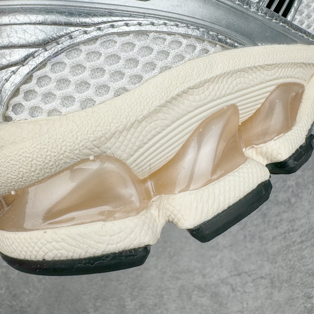 图片[20]-＃FA jjjjound x ASICS GEL-KAYANO 14 亚瑟士K14 4J联名户外复古潮流百搭织物合成革缓震休闲跑步鞋 原装纸板楦头开发 独家私模五层组合大底 原厂定制缓震硅胶加持 原盒原配 官方四联吊牌 原装Ortholite轻量化鞋垫 设计师 Hidenori Yamashita 以「Flash」一词为灵感 创造出未来感金属色鞋面 改造升级内在性能 由内而外全面革新 为 GEL-KAYANO 家族传承及经典跑鞋文化的延续 创下里程碑式作品 K14跑鞋重新诠释了复古的跑步形状 并以其 2000 年代后期的美学理念重新铺装 银色与蓝色的鞋面极为高档 网面铺陈与鞋面、鞋头多处细节位增添了透气性 鞋后跟部中底上以及多密度耐磨鞋底增加了 GEL 缓震胶 提供高抗冲击性、缓冲性、可保护脚部免受地面冲击的影响 穿着舒适性十足 尺码：35.5 36 37 37.5 38 39 39.5 40.5 41.5 42 42.5 43.5 44 45-选品中心