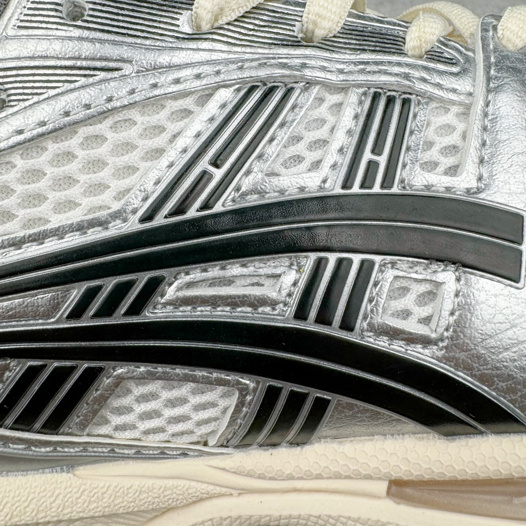 图片[21]-＃FA jjjjound x ASICS GEL-KAYANO 14 亚瑟士K14 4J联名户外复古潮流百搭织物合成革缓震休闲跑步鞋 原装纸板楦头开发 独家私模五层组合大底 原厂定制缓震硅胶加持 原盒原配 官方四联吊牌 原装Ortholite轻量化鞋垫 设计师 Hidenori Yamashita 以「Flash」一词为灵感 创造出未来感金属色鞋面 改造升级内在性能 由内而外全面革新 为 GEL-KAYANO 家族传承及经典跑鞋文化的延续 创下里程碑式作品 K14跑鞋重新诠释了复古的跑步形状 并以其 2000 年代后期的美学理念重新铺装 银色与蓝色的鞋面极为高档 网面铺陈与鞋面、鞋头多处细节位增添了透气性 鞋后跟部中底上以及多密度耐磨鞋底增加了 GEL 缓震胶 提供高抗冲击性、缓冲性、可保护脚部免受地面冲击的影响 穿着舒适性十足 尺码：35.5 36 37 37.5 38 39 39.5 40.5 41.5 42 42.5 43.5 44 45-选品中心