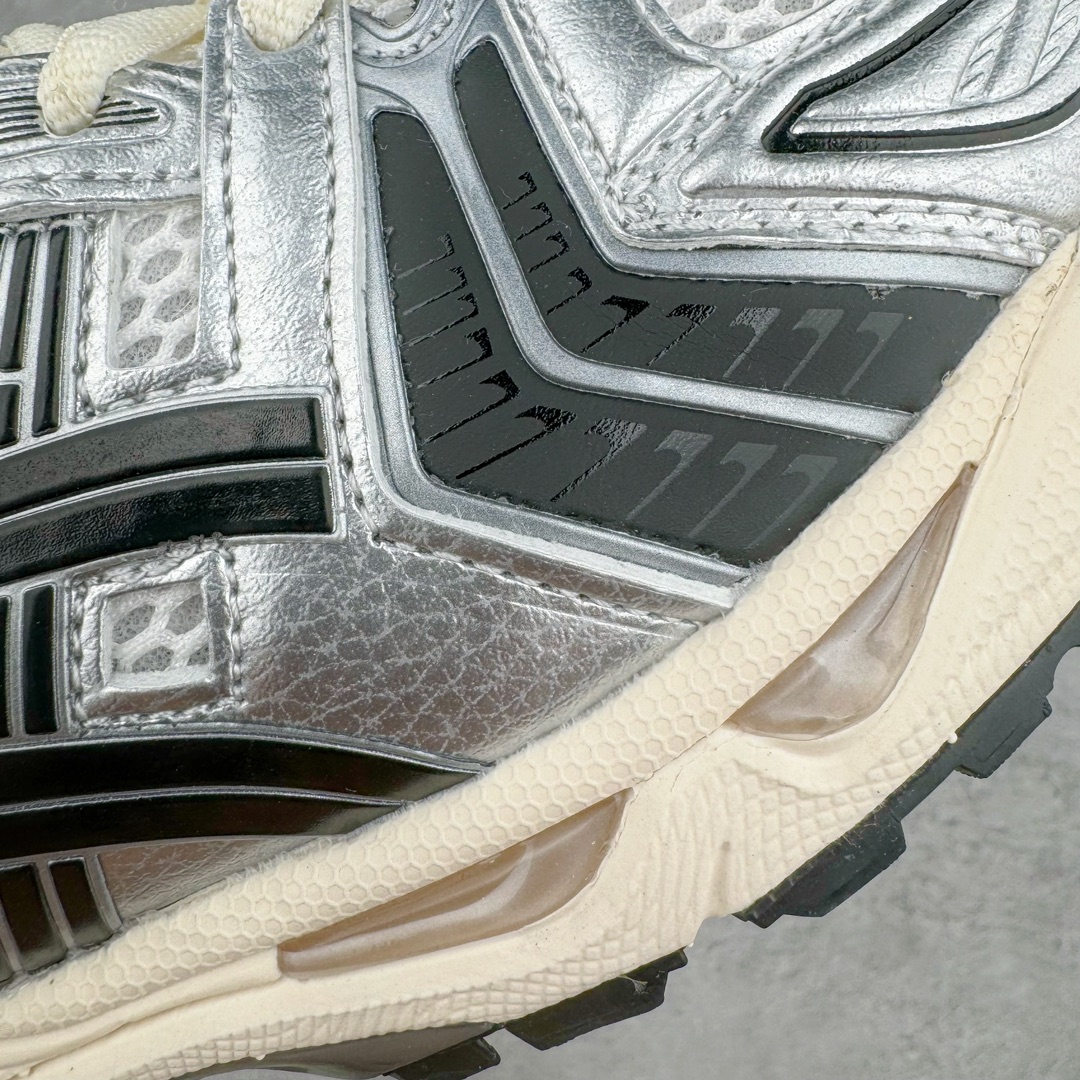 图片[23]-＃FA jjjjound x ASICS GEL-KAYANO 14 亚瑟士K14 4J联名户外复古潮流百搭织物合成革缓震休闲跑步鞋 原装纸板楦头开发 独家私模五层组合大底 原厂定制缓震硅胶加持 原盒原配 官方四联吊牌 原装Ortholite轻量化鞋垫 设计师 Hidenori Yamashita 以「Flash」一词为灵感 创造出未来感金属色鞋面 改造升级内在性能 由内而外全面革新 为 GEL-KAYANO 家族传承及经典跑鞋文化的延续 创下里程碑式作品 K14跑鞋重新诠释了复古的跑步形状 并以其 2000 年代后期的美学理念重新铺装 银色与蓝色的鞋面极为高档 网面铺陈与鞋面、鞋头多处细节位增添了透气性 鞋后跟部中底上以及多密度耐磨鞋底增加了 GEL 缓震胶 提供高抗冲击性、缓冲性、可保护脚部免受地面冲击的影响 穿着舒适性十足 尺码：35.5 36 37 37.5 38 39 39.5 40.5 41.5 42 42.5 43.5 44 45-选品中心