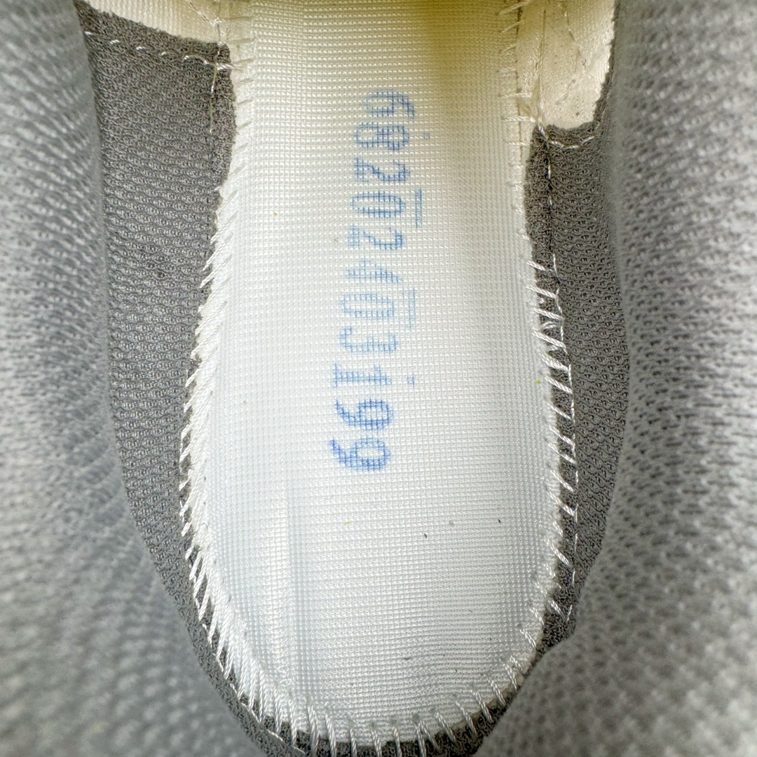 图片[11]-＃FA jjjjound x ASICS GEL-KAYANO 14 亚瑟士K14 4J联名户外复古潮流百搭织物合成革缓震休闲跑步鞋 原装纸板楦头开发 独家私模五层组合大底 原厂定制缓震硅胶加持 原盒原配 官方四联吊牌 原装Ortholite轻量化鞋垫 设计师 Hidenori Yamashita 以「Flash」一词为灵感 创造出未来感金属色鞋面 改造升级内在性能 由内而外全面革新 为 GEL-KAYANO 家族传承及经典跑鞋文化的延续 创下里程碑式作品 K14跑鞋重新诠释了复古的跑步形状 并以其 2000 年代后期的美学理念重新铺装 银色与蓝色的鞋面极为高档 网面铺陈与鞋面、鞋头多处细节位增添了透气性 鞋后跟部中底上以及多密度耐磨鞋底增加了 GEL 缓震胶 提供高抗冲击性、缓冲性、可保护脚部免受地面冲击的影响 穿着舒适性十足 尺码：35.5 36 37 37.5 38 39 39.5 40.5 41.5 42 42.5 43.5 44 45-选品中心