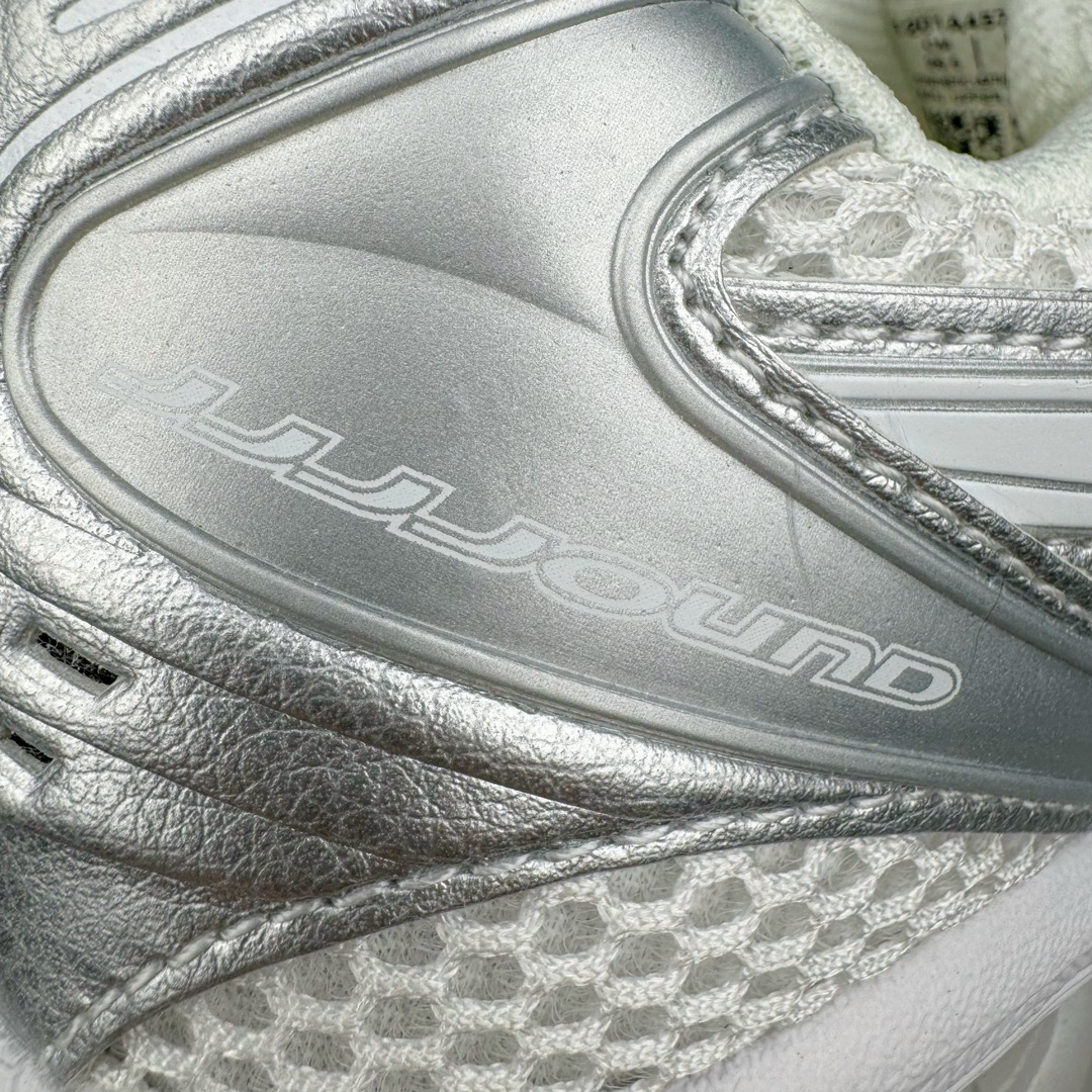 图片[14]-＃FA jjjjound x ASICS GEL-KAYANO 14 亚瑟士K14 4J联名户外复古潮流百搭织物合成革缓震休闲跑步鞋 原装纸板楦头开发 独家私模五层组合大底 原厂定制缓震硅胶加持 原盒原配 官方四联吊牌 原装Ortholite轻量化鞋垫 设计师 Hidenori Yamashita 以「Flash」一词为灵感 创造出未来感金属色鞋面 改造升级内在性能 由内而外全面革新 为 GEL-KAYANO 家族传承及经典跑鞋文化的延续 创下里程碑式作品 K14跑鞋重新诠释了复古的跑步形状 并以其 2000 年代后期的美学理念重新铺装 银色与蓝色的鞋面极为高档 网面铺陈与鞋面、鞋头多处细节位增添了透气性 鞋后跟部中底上以及多密度耐磨鞋底增加了 GEL 缓震胶 提供高抗冲击性、缓冲性、可保护脚部免受地面冲击的影响 穿着舒适性十足 尺码：35.5 36 37 37.5 38 39 39.5 40.5 41.5 42 42.5 43.5 44 45-选品中心