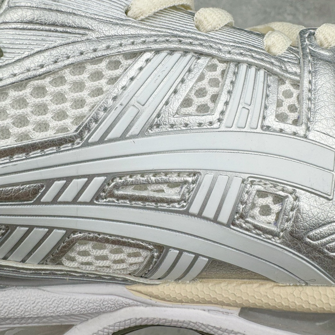 图片[16]-＃FA jjjjound x ASICS GEL-KAYANO 14 亚瑟士K14 4J联名户外复古潮流百搭织物合成革缓震休闲跑步鞋 原装纸板楦头开发 独家私模五层组合大底 原厂定制缓震硅胶加持 原盒原配 官方四联吊牌 原装Ortholite轻量化鞋垫 设计师 Hidenori Yamashita 以「Flash」一词为灵感 创造出未来感金属色鞋面 改造升级内在性能 由内而外全面革新 为 GEL-KAYANO 家族传承及经典跑鞋文化的延续 创下里程碑式作品 K14跑鞋重新诠释了复古的跑步形状 并以其 2000 年代后期的美学理念重新铺装 银色与蓝色的鞋面极为高档 网面铺陈与鞋面、鞋头多处细节位增添了透气性 鞋后跟部中底上以及多密度耐磨鞋底增加了 GEL 缓震胶 提供高抗冲击性、缓冲性、可保护脚部免受地面冲击的影响 穿着舒适性十足 尺码：35.5 36 37 37.5 38 39 39.5 40.5 41.5 42 42.5 43.5 44 45-选品中心