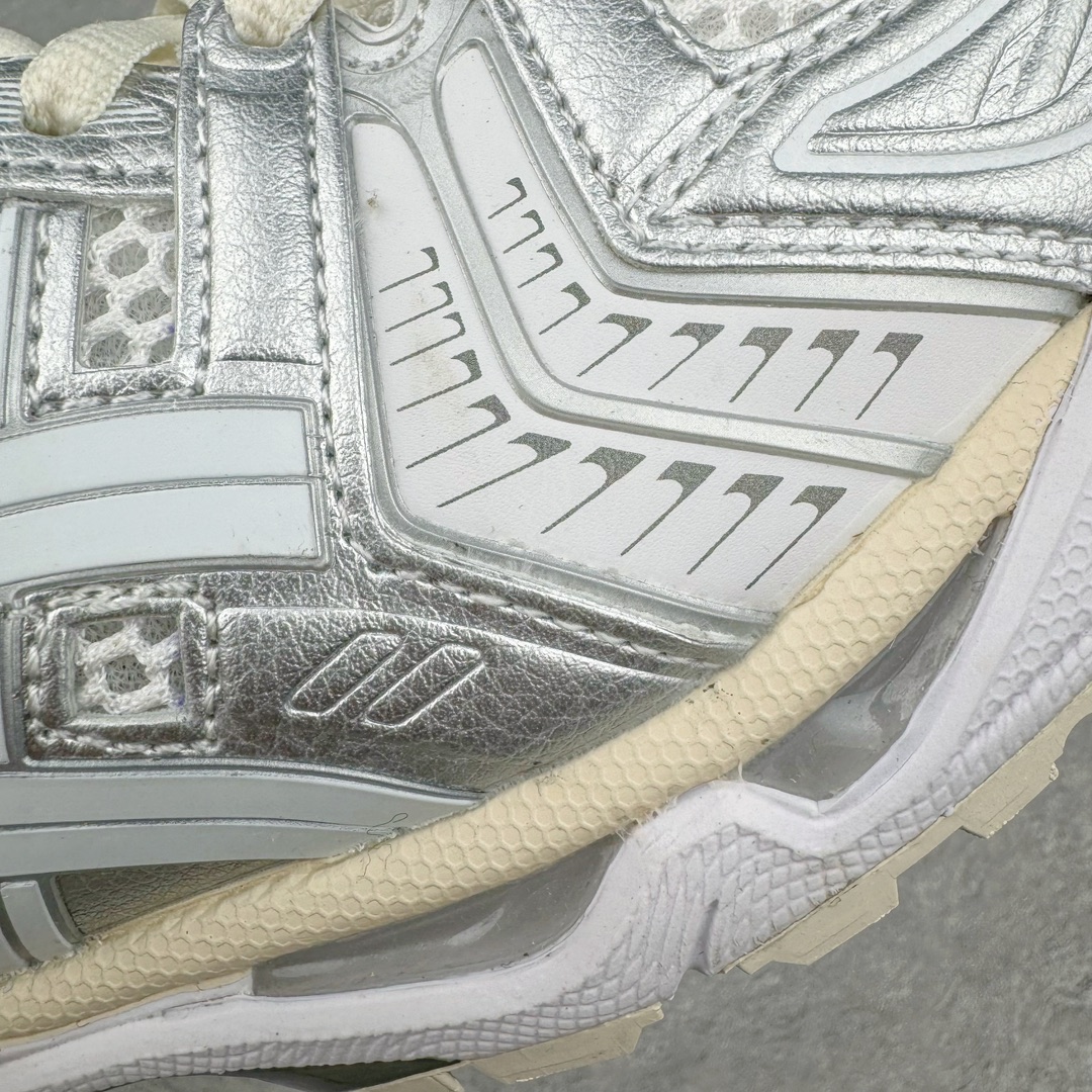 图片[19]-＃FA jjjjound x ASICS GEL-KAYANO 14 亚瑟士K14 4J联名户外复古潮流百搭织物合成革缓震休闲跑步鞋 原装纸板楦头开发 独家私模五层组合大底 原厂定制缓震硅胶加持 原盒原配 官方四联吊牌 原装Ortholite轻量化鞋垫 设计师 Hidenori Yamashita 以「Flash」一词为灵感 创造出未来感金属色鞋面 改造升级内在性能 由内而外全面革新 为 GEL-KAYANO 家族传承及经典跑鞋文化的延续 创下里程碑式作品 K14跑鞋重新诠释了复古的跑步形状 并以其 2000 年代后期的美学理念重新铺装 银色与蓝色的鞋面极为高档 网面铺陈与鞋面、鞋头多处细节位增添了透气性 鞋后跟部中底上以及多密度耐磨鞋底增加了 GEL 缓震胶 提供高抗冲击性、缓冲性、可保护脚部免受地面冲击的影响 穿着舒适性十足 尺码：35.5 36 37 37.5 38 39 39.5 40.5 41.5 42 42.5 43.5 44 45-选品中心