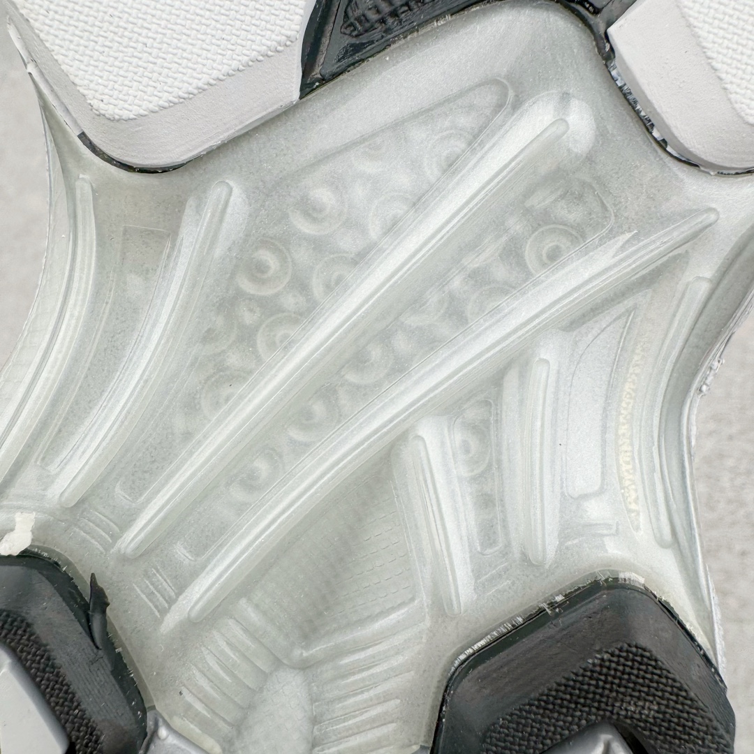 图片[16]-＃FA ASICS GEL-KAYANO 14 亚瑟士K14系列户外复古潮流百搭织物合成革缓震休闲跑步鞋 原装纸板楦头开发 独家私模五层组合大底 原厂定制缓震硅胶加持 原盒原配 官方四联吊牌 原装Ortholite轻量化鞋垫 设计师 Hidenori Yamashita 以「Flash」一词为灵感 创造出未来感金属色鞋面 改造升级内在性能 由内而外全面革新 为 GEL-KAYANO 家族传承及经典跑鞋文化的延续 创下里程碑式作品 K14跑鞋重新诠释了复古的跑步形状 并以其 2000 年代后期的美学理念重新铺装 银色与蓝色的鞋面极为高档 网面铺陈与鞋面、鞋头多处细节位增添了透气性 鞋后跟部中底上以及多密度耐磨鞋底增加了 GEL 缓震胶 提供高抗冲击性、缓冲性、可保护脚部免受地面冲击的影响 穿着舒适性十足 尺码：35.5 36 37 37.5 38 39 39.5 40.5 41.5 42 42.5 43.5 44 45-选品中心