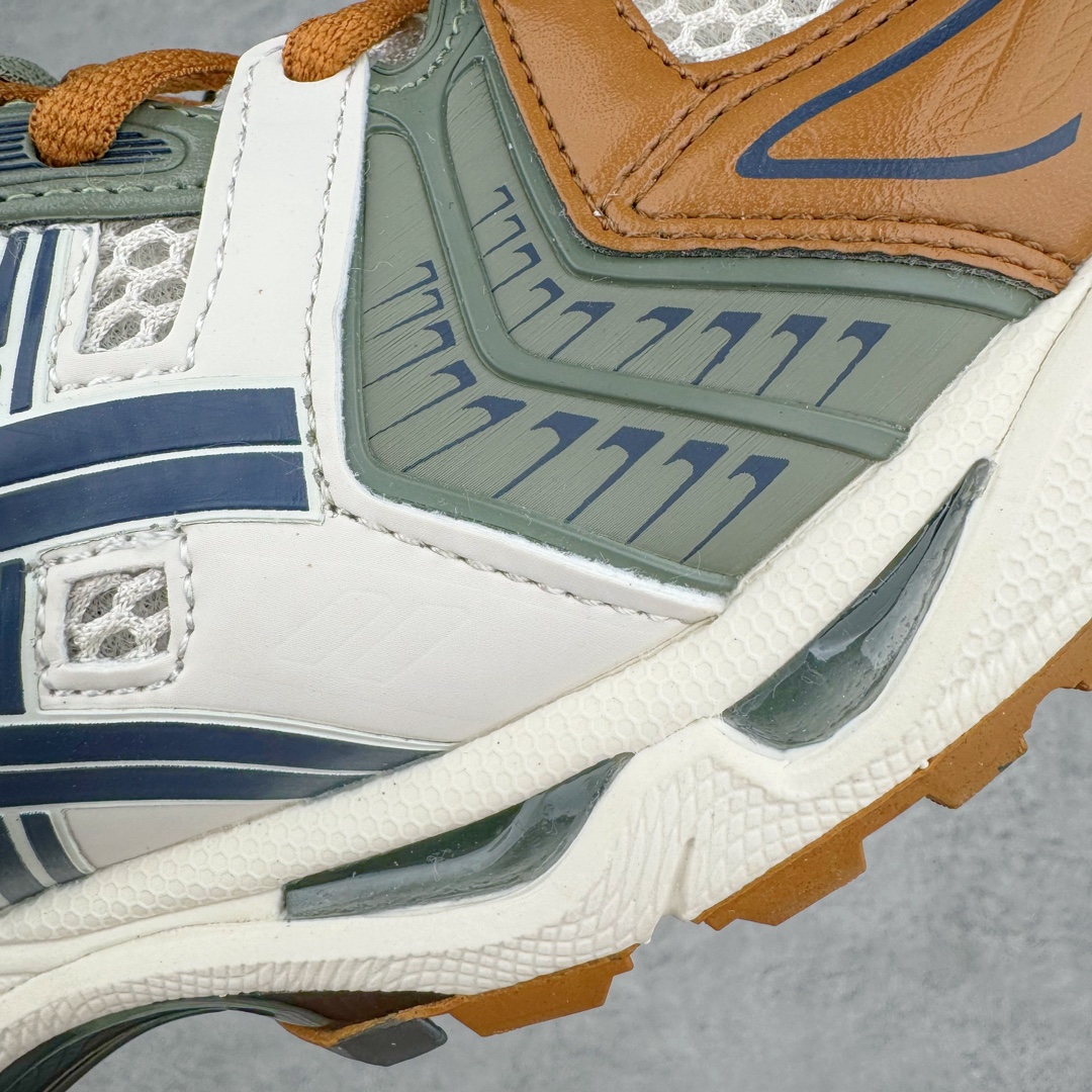 图片[17]-＃FA ASICS GEL-KAYANO 14 亚瑟士K14系列户外复古潮流百搭织物合成革缓震休闲跑步鞋 原装纸板楦头开发 独家私模五层组合大底 原厂定制缓震硅胶加持 原盒原配 官方四联吊牌 原装Ortholite轻量化鞋垫 设计师 Hidenori Yamashita 以「Flash」一词为灵感 创造出未来感金属色鞋面 改造升级内在性能 由内而外全面革新 为 GEL-KAYANO 家族传承及经典跑鞋文化的延续 创下里程碑式作品 K14跑鞋重新诠释了复古的跑步形状 并以其 2000 年代后期的美学理念重新铺装 银色与蓝色的鞋面极为高档 网面铺陈与鞋面、鞋头多处细节位增添了透气性 鞋后跟部中底上以及多密度耐磨鞋底增加了 GEL 缓震胶 提供高抗冲击性、缓冲性、可保护脚部免受地面冲击的影响 穿着舒适性十足 尺码：35.5 36 37 37.5 38 39 39.5 40.5 41.5 42 42.5 43.5 44 45-选品中心