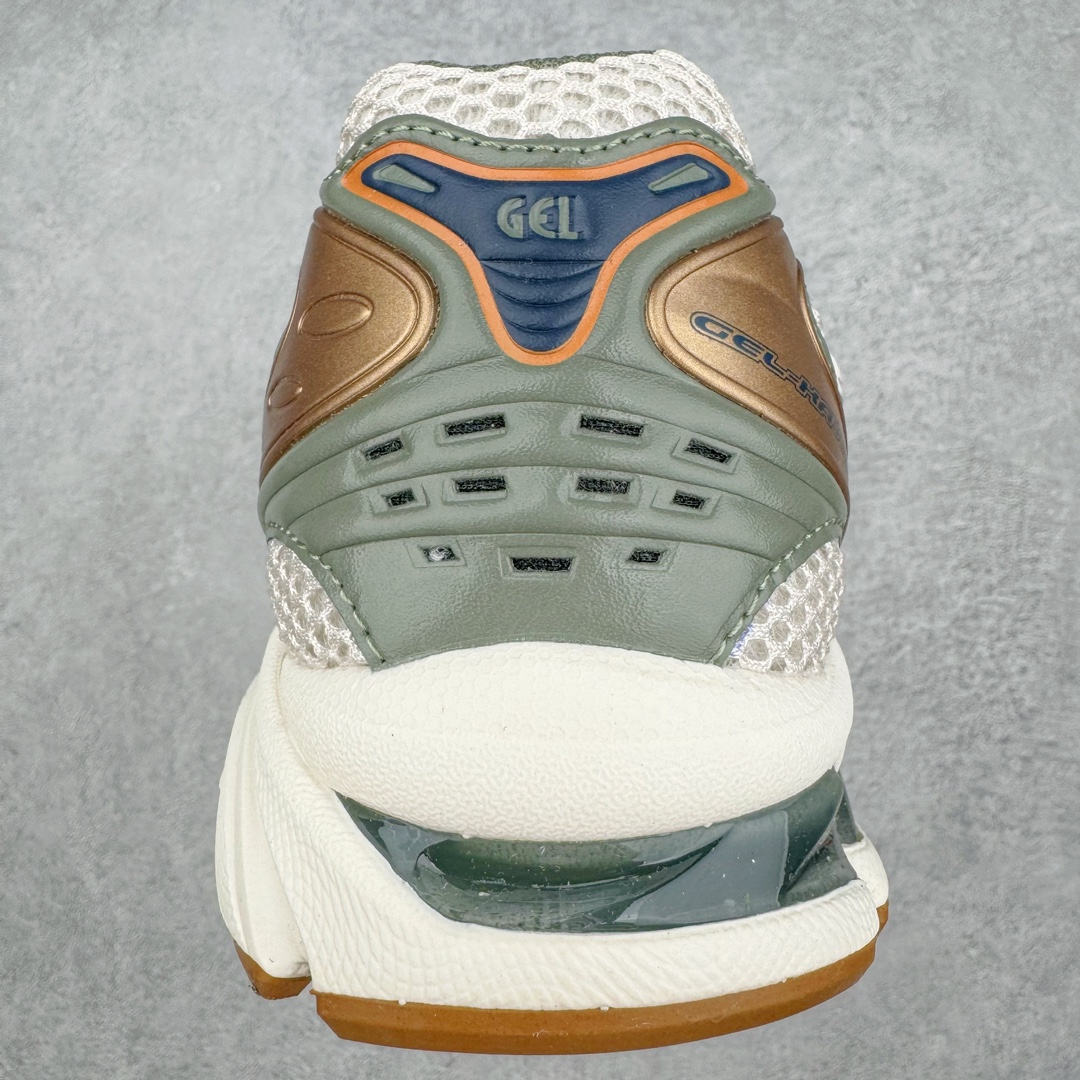 图片[8]-＃FA ASICS GEL-KAYANO 14 亚瑟士K14系列户外复古潮流百搭织物合成革缓震休闲跑步鞋 原装纸板楦头开发 独家私模五层组合大底 原厂定制缓震硅胶加持 原盒原配 官方四联吊牌 原装Ortholite轻量化鞋垫 设计师 Hidenori Yamashita 以「Flash」一词为灵感 创造出未来感金属色鞋面 改造升级内在性能 由内而外全面革新 为 GEL-KAYANO 家族传承及经典跑鞋文化的延续 创下里程碑式作品 K14跑鞋重新诠释了复古的跑步形状 并以其 2000 年代后期的美学理念重新铺装 银色与蓝色的鞋面极为高档 网面铺陈与鞋面、鞋头多处细节位增添了透气性 鞋后跟部中底上以及多密度耐磨鞋底增加了 GEL 缓震胶 提供高抗冲击性、缓冲性、可保护脚部免受地面冲击的影响 穿着舒适性十足 尺码：35.5 36 37 37.5 38 39 39.5 40.5 41.5 42 42.5 43.5 44 45-选品中心