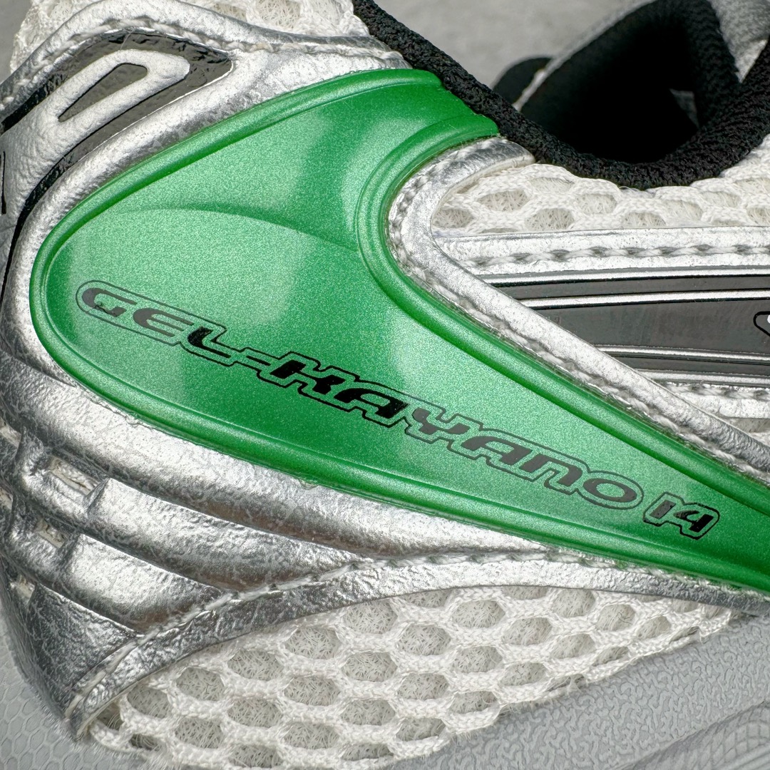 图片[13]-＃FA ASICS GEL-KAYANO 14 亚瑟士K14系列户外复古潮流百搭织物合成革缓震休闲跑步鞋 原装纸板楦头开发 独家私模五层组合大底 原厂定制缓震硅胶加持 原盒原配 官方四联吊牌 原装Ortholite轻量化鞋垫 设计师 Hidenori Yamashita 以「Flash」一词为灵感 创造出未来感金属色鞋面 改造升级内在性能 由内而外全面革新 为 GEL-KAYANO 家族传承及经典跑鞋文化的延续 创下里程碑式作品 K14跑鞋重新诠释了复古的跑步形状 并以其 2000 年代后期的美学理念重新铺装 银色与蓝色的鞋面极为高档 网面铺陈与鞋面、鞋头多处细节位增添了透气性 鞋后跟部中底上以及多密度耐磨鞋底增加了 GEL 缓震胶 提供高抗冲击性、缓冲性、可保护脚部免受地面冲击的影响 穿着舒适性十足 尺码：35.5 36 37 37.5 38 39 39.5 40.5 41.5 42 42.5 43.5 44 45-选品中心