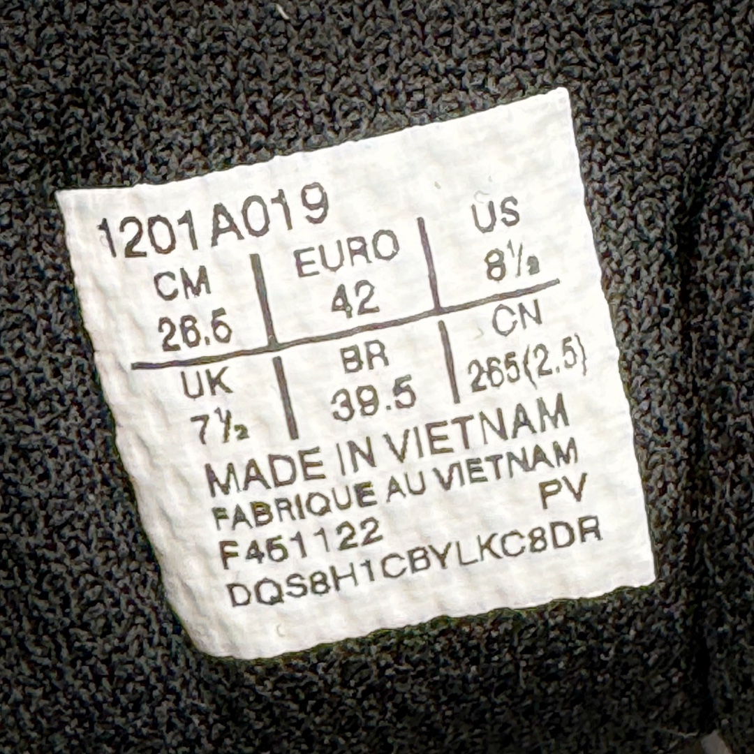 图片[18]-＃FA ASICS GEL-KAYANO 14 亚瑟士K14系列户外复古潮流百搭织物合成革缓震休闲跑步鞋 原装纸板楦头开发 独家私模五层组合大底 原厂定制缓震硅胶加持 原盒原配 官方四联吊牌 原装Ortholite轻量化鞋垫 设计师 Hidenori Yamashita 以「Flash」一词为灵感 创造出未来感金属色鞋面 改造升级内在性能 由内而外全面革新 为 GEL-KAYANO 家族传承及经典跑鞋文化的延续 创下里程碑式作品 K14跑鞋重新诠释了复古的跑步形状 并以其 2000 年代后期的美学理念重新铺装 银色与蓝色的鞋面极为高档 网面铺陈与鞋面、鞋头多处细节位增添了透气性 鞋后跟部中底上以及多密度耐磨鞋底增加了 GEL 缓震胶 提供高抗冲击性、缓冲性、可保护脚部免受地面冲击的影响 穿着舒适性十足 尺码：35.5 36 37 37.5 38 39 39.5 40.5 41.5 42 42.5 43.5 44 45-选品中心