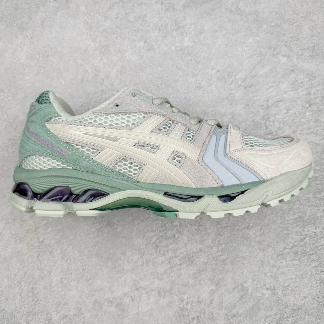 ＃FA ASICS GEL-KAYANO 14 亚瑟士K14系列户外复古潮流百搭织物合成革缓震休闲跑步鞋 原装纸板楦头开发 独家私模五层组合大底 原厂定制缓震硅胶加持 原盒原配 官方四联吊牌 原装Ortholite轻量化鞋垫 设计师 Hidenori Yamashita 以「Flash」一词为灵感 创造出未来感金属色鞋面 改造升级内在性能 由内而外全面革新 为 GEL-KAYANO 家族传承及经典跑鞋文化的延续 创下里程碑式作品 K14跑鞋重新诠释了复古的跑步形状 并以其 2000 年代后期的美学理念重新铺装 银色与蓝色的鞋面极为高档 网面铺陈与鞋面、鞋头多处细节位增添了透气性 鞋后跟部中底上以及多密度耐磨鞋底增加了 GEL 缓震胶 提供高抗冲击性、缓冲性、可保护脚部免受地面冲击的影响 穿着舒适性十足 尺码：35.5 36 37 37.5 38 39 39.5 40.5 41.5 42 42.5 43.5 44 45-选品中心